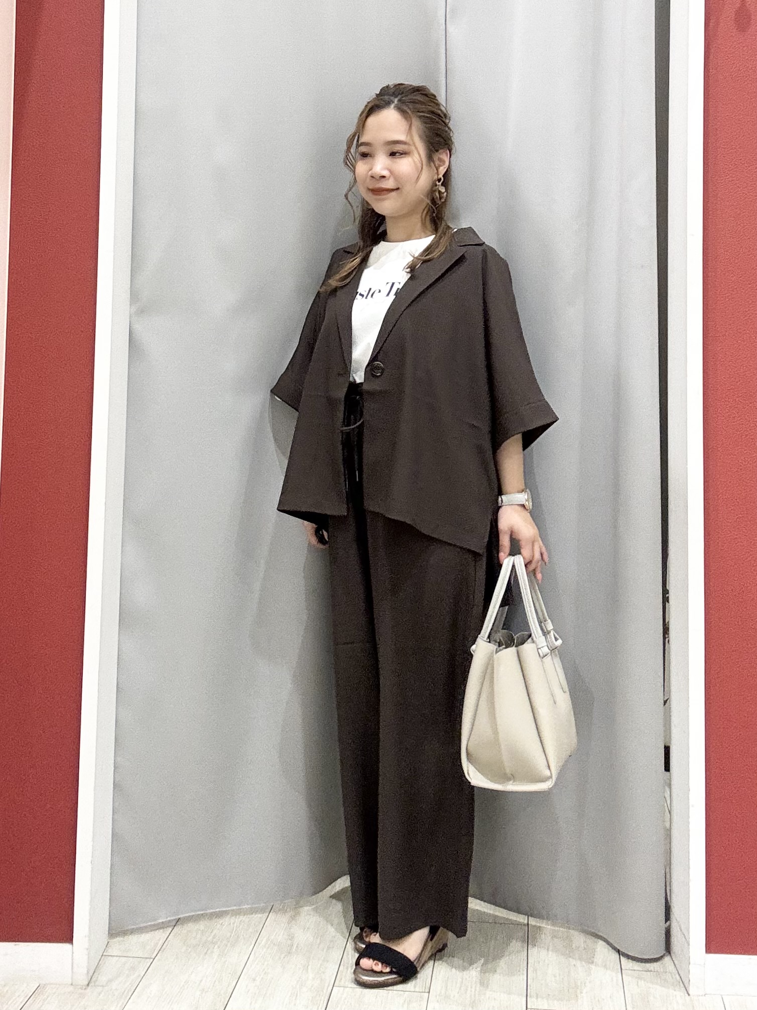shioさんの「SHOO･LA･RUE｜【セットアップ可/洗濯後しわになりにくい/S-LL】半袖とろみテーラードジャケット」を使ったコーディネート