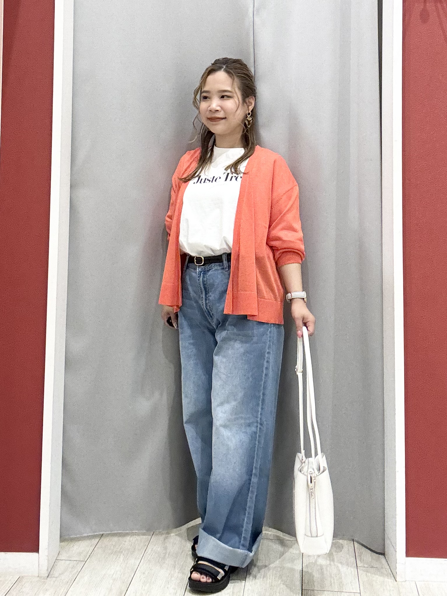 shioさんの「SHOO･LA･RUE｜【洗濯機可/S-LL】オンにもオフにも マルチに使えるボタンレスカーディガン」を使ったコーディネート