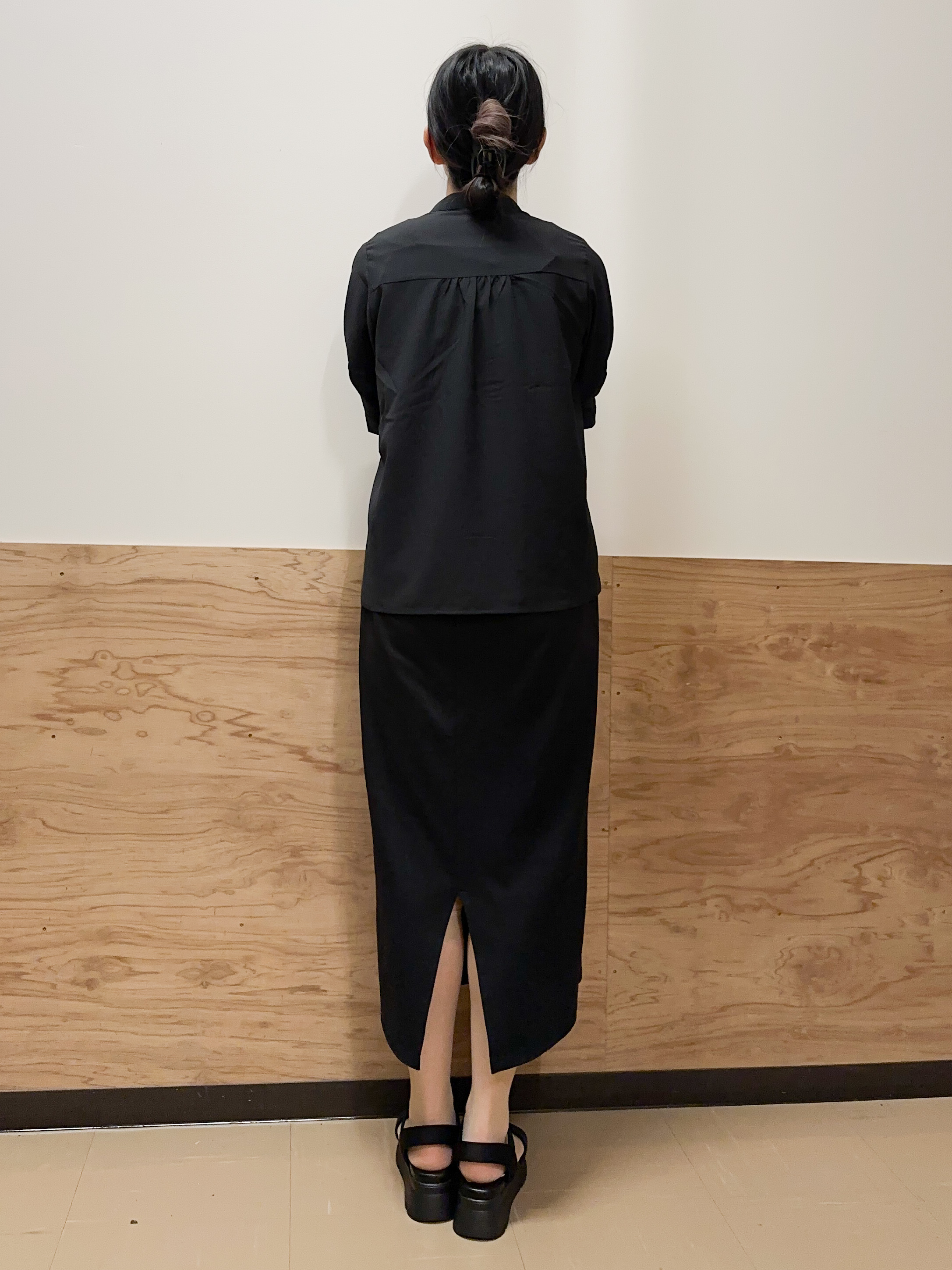 すーさんの「grove｜【貴島明日香さん着用/体型カバー】ON・OFF使えるスモッキングタックブラウス」を使ったコーディネート