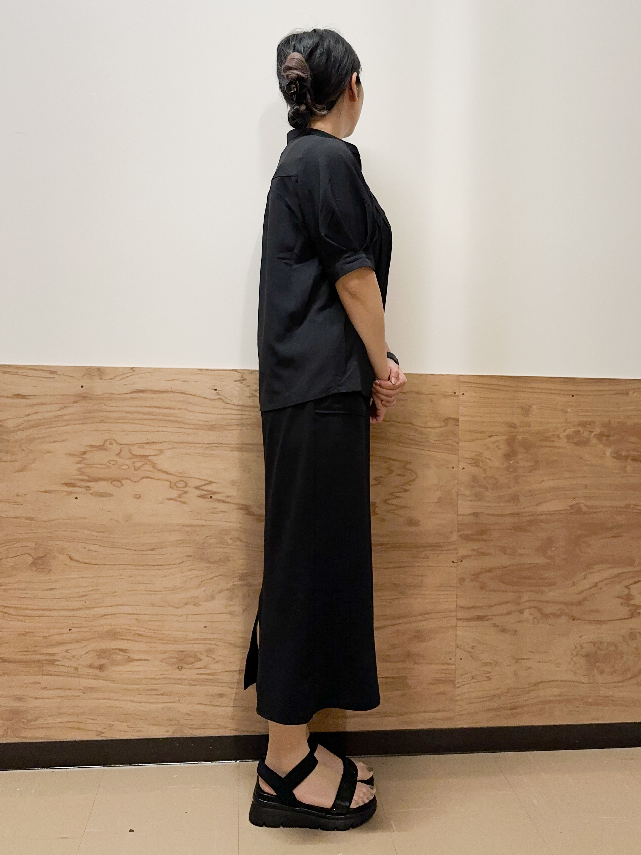 すーさんの「grove｜【貴島明日香さん着用/体型カバー】ON・OFF使えるスモッキングタックブラウス」を使ったコーディネート
