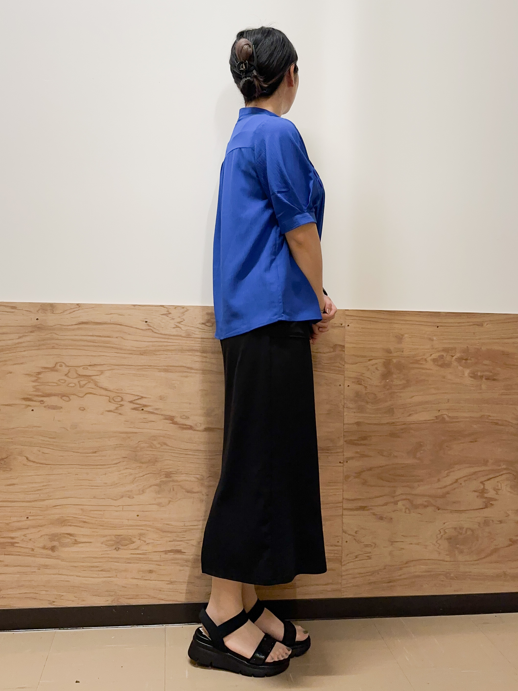 すーさんの「grove｜【貴島明日香さん着用/体型カバー】ON・OFF使えるスモッキングタックブラウス」を使ったコーディネート