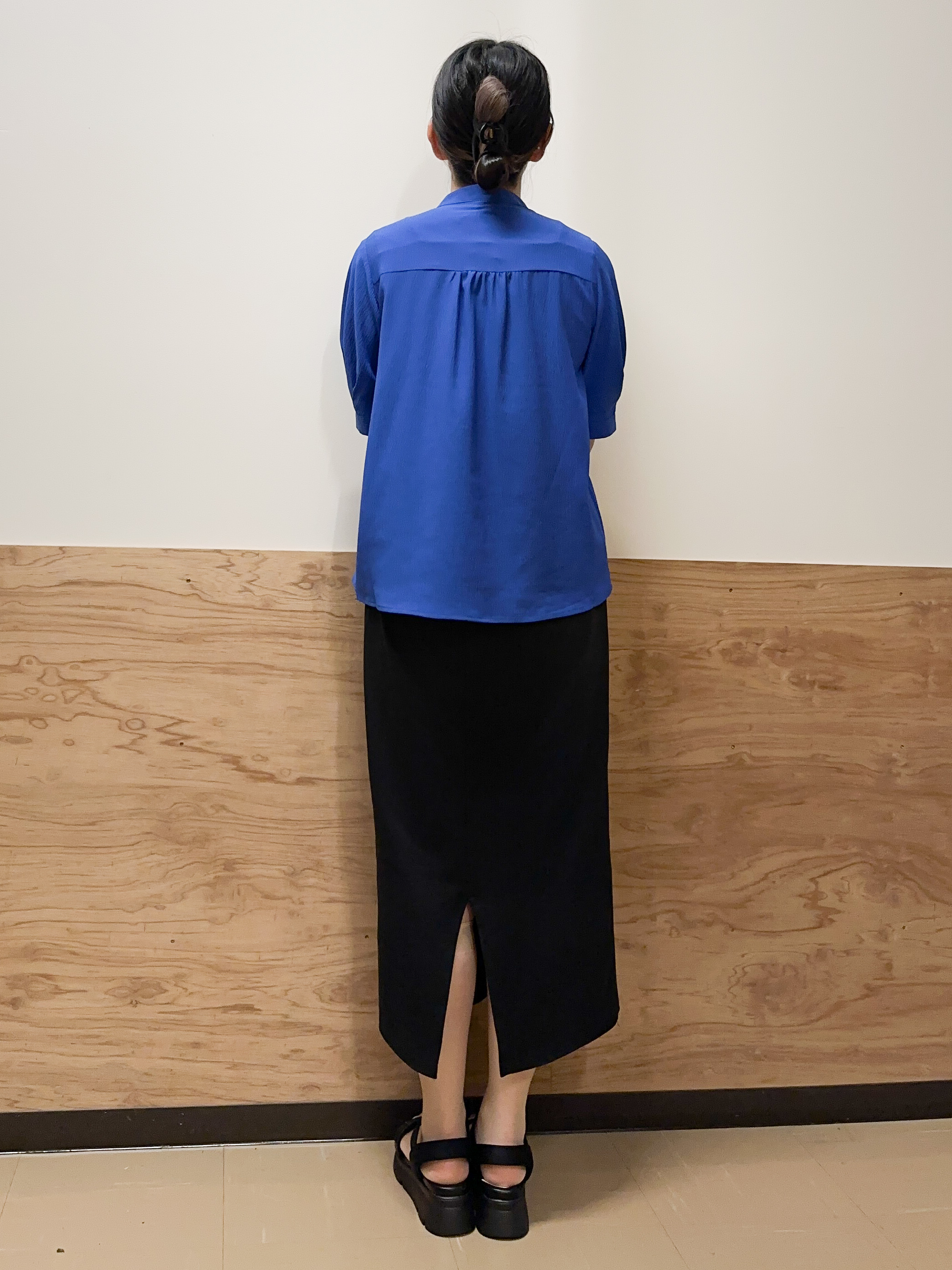 すーさんの「grove｜【貴島明日香さん着用/体型カバー】ON・OFF使えるスモッキングタックブラウス」を使ったコーディネート
