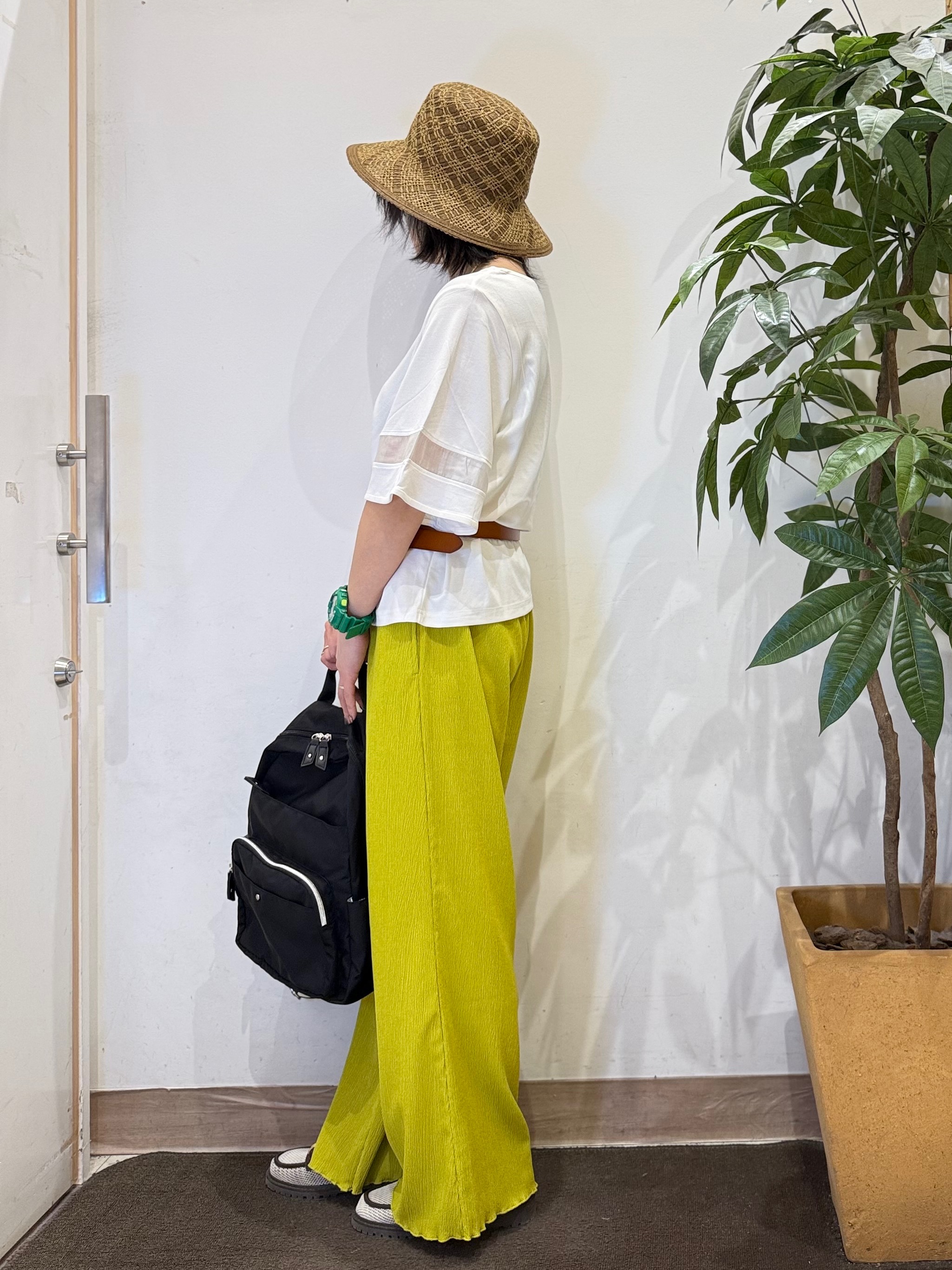 misakiさんの「SHOO･LA･RUE｜【洗濯機後しわになりにくい/S-LL】お袖のシアーで抜け感プラス 二の腕隠せるフレアスリーブトップス」を使ったコーディネート