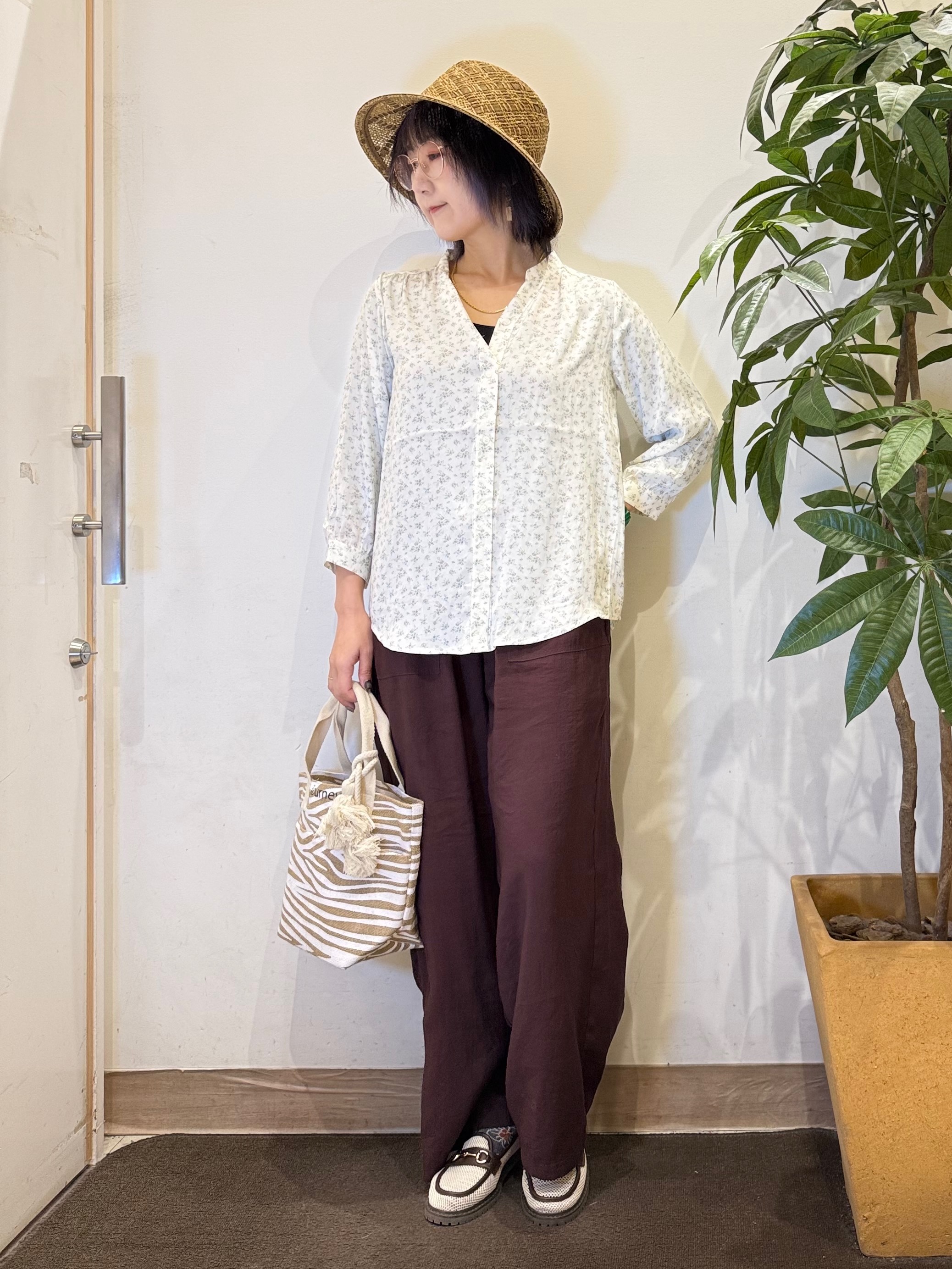 misakiさんの「SHOO･LA･RUE｜【S-LL/7分袖】首元をすっきり魅せる　大人の上品サテンブラウス」を使ったコーディネート