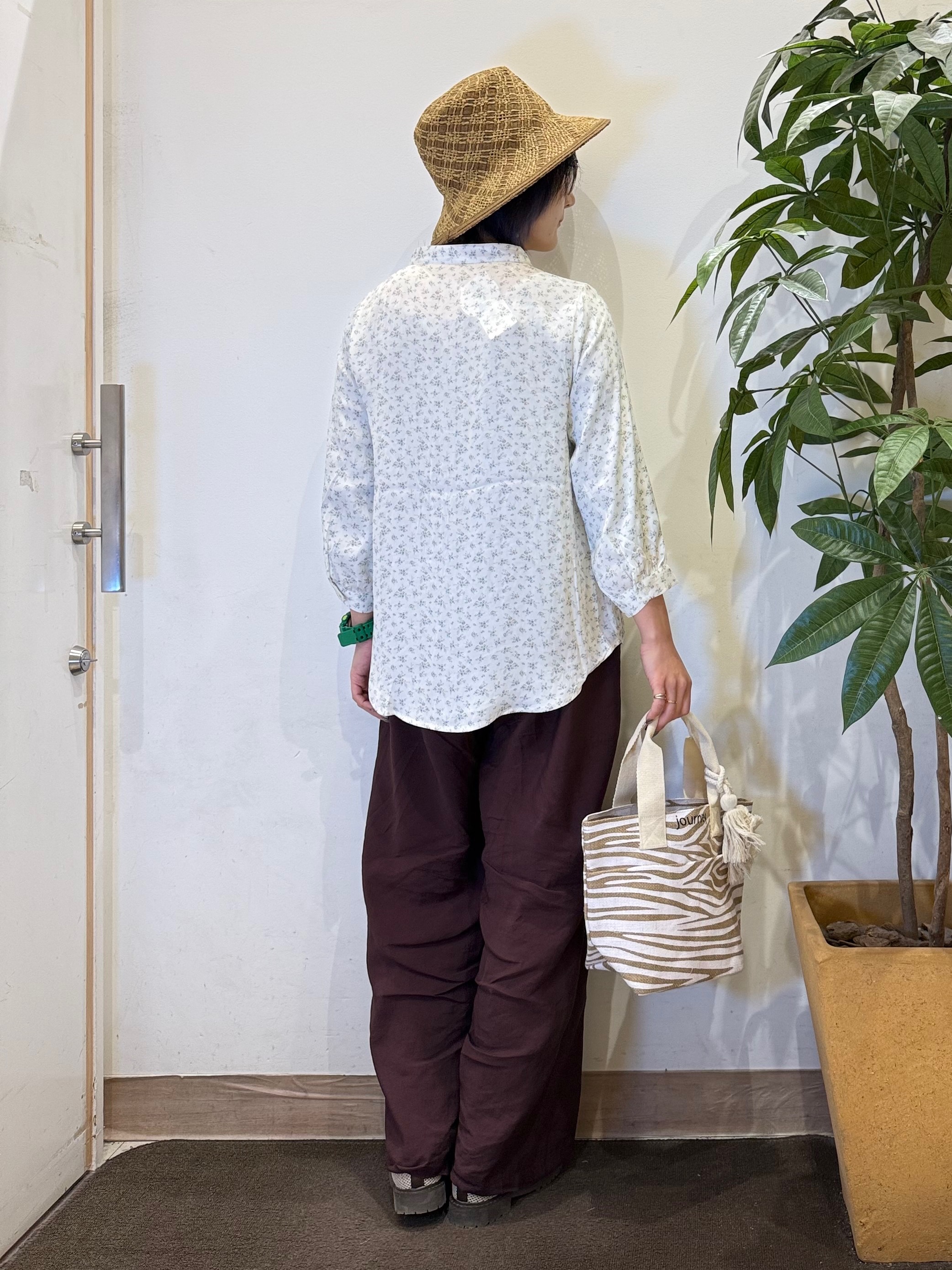 misakiさんの「SHOO･LA･RUE｜【S-LL/7分袖】首元をすっきり魅せる　大人の上品サテンブラウス」を使ったコーディネート
