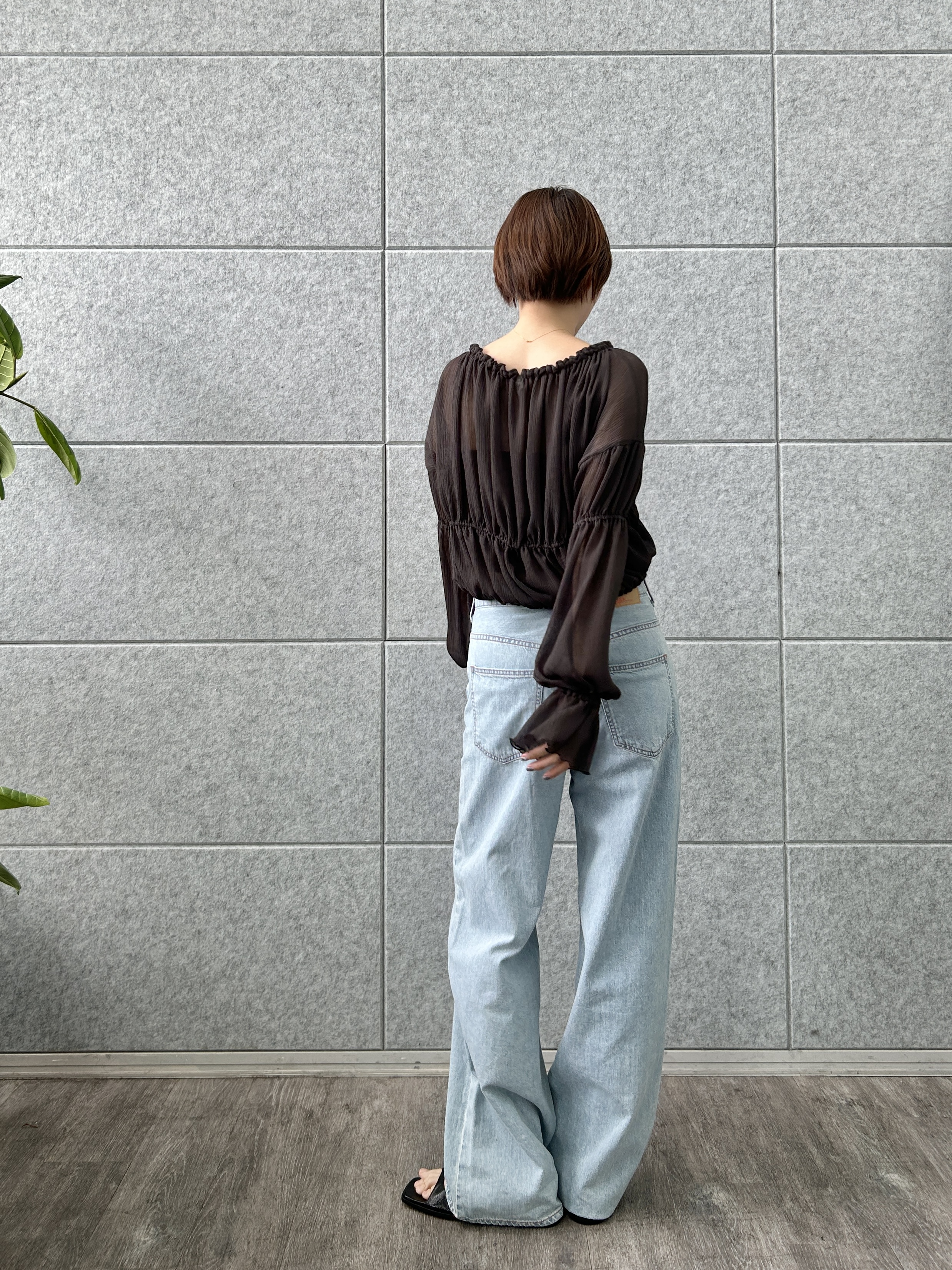 harunaさんの「CODE A｜off－shoulder blouse」を使ったコーディネート