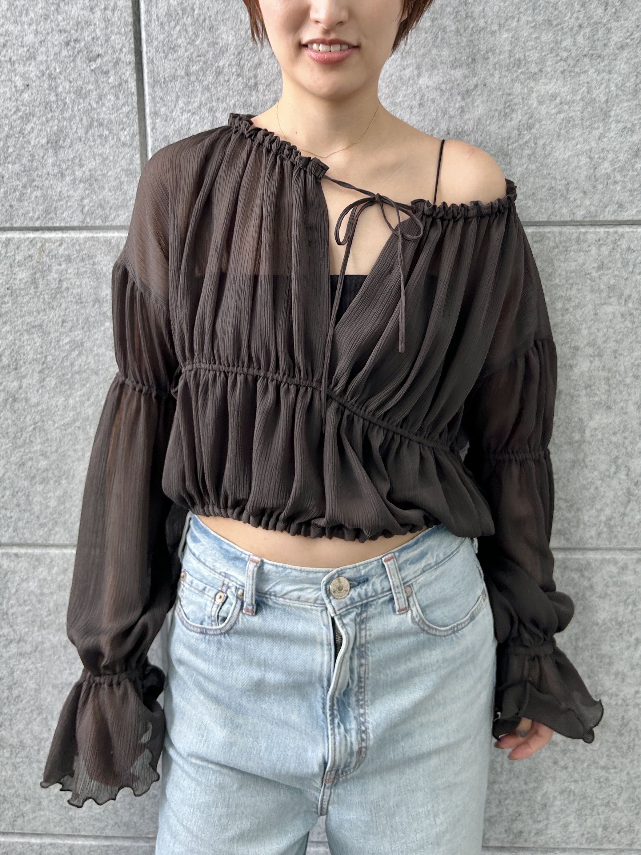 harunaさんの「CODE A｜off－shoulder blouse」を使ったコーディネート