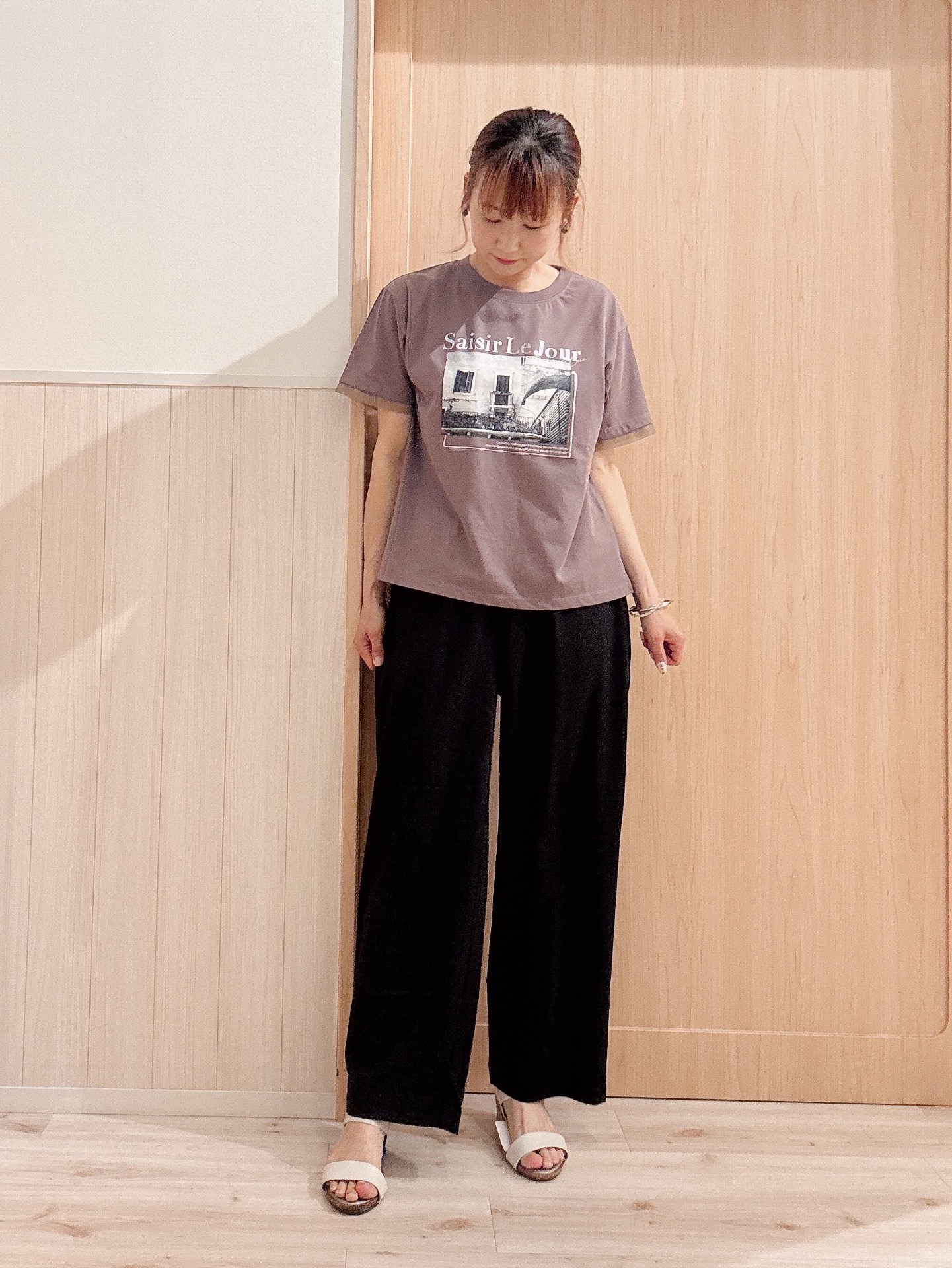 モカさんの「SHOO･LA･RUE｜【洗濯機可/UV】さらっとしたタッチが心地よい ミドルカーディガン」を使ったコーディネート