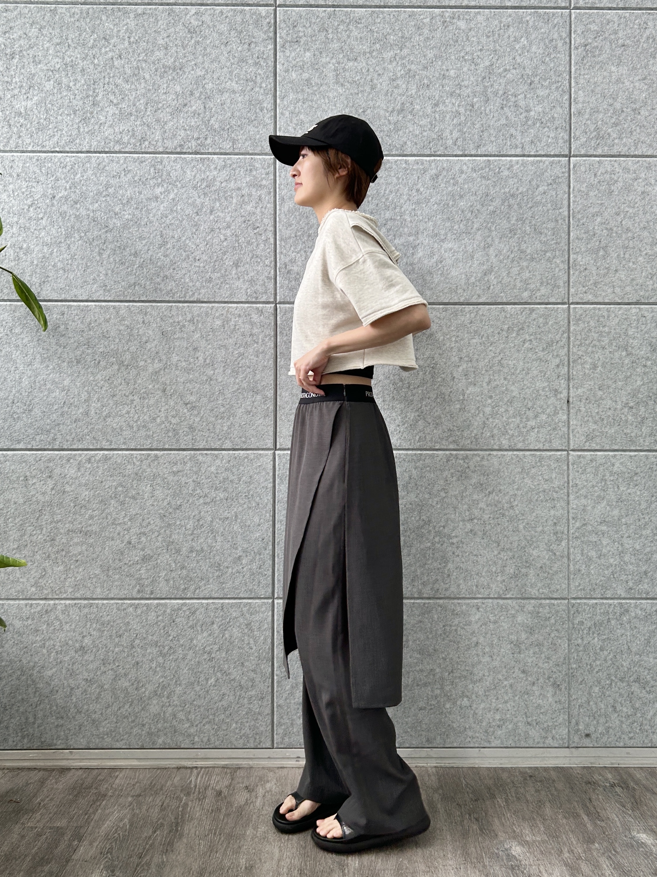 harunaさんの「CODE A｜back open half－sleeve sweat」を使ったコーディネート