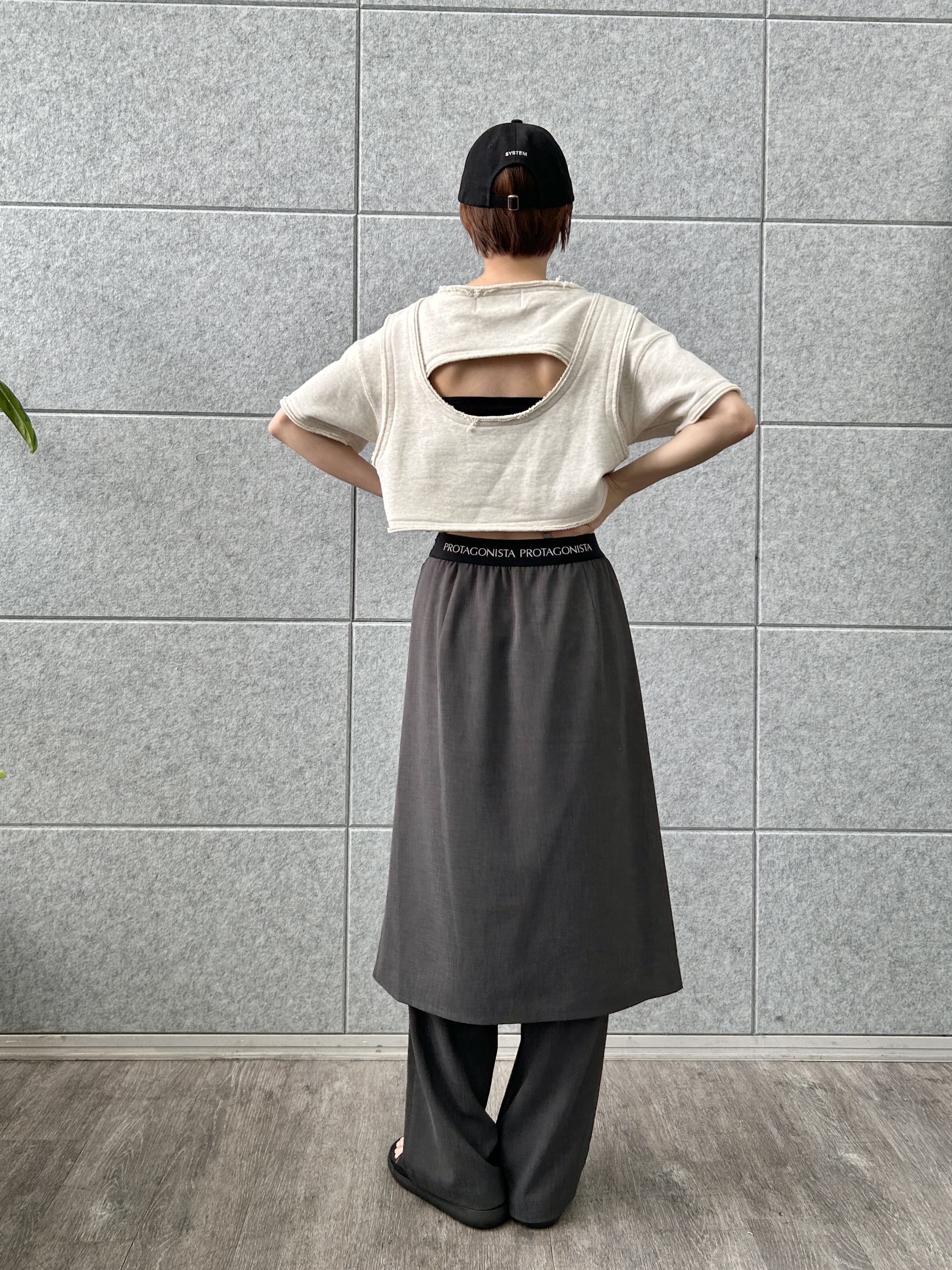 harunaさんの「CODE A｜back open half－sleeve sweat」を使ったコーディネート