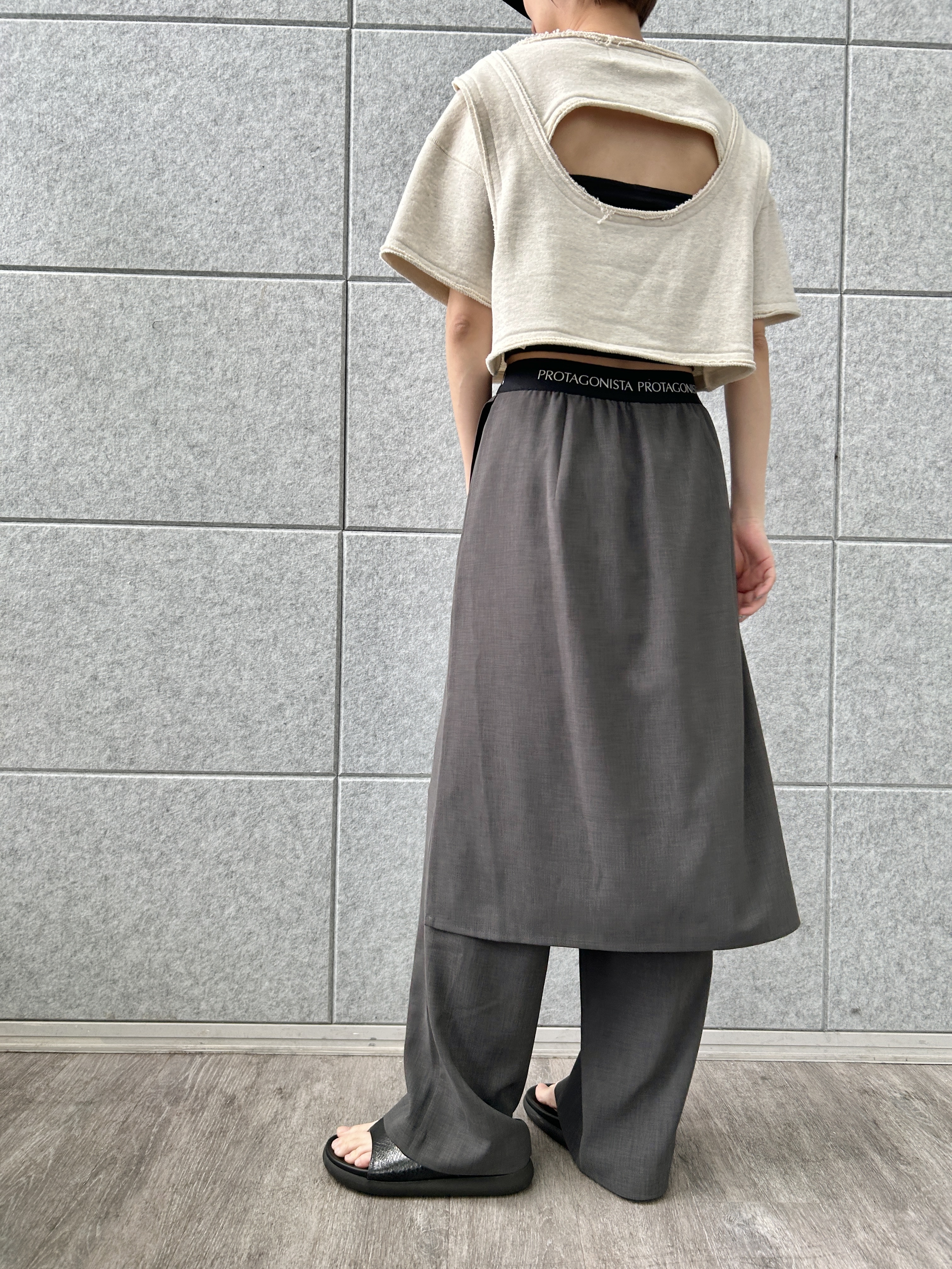 harunaさんの「CODE A｜back open half－sleeve sweat」を使ったコーディネート