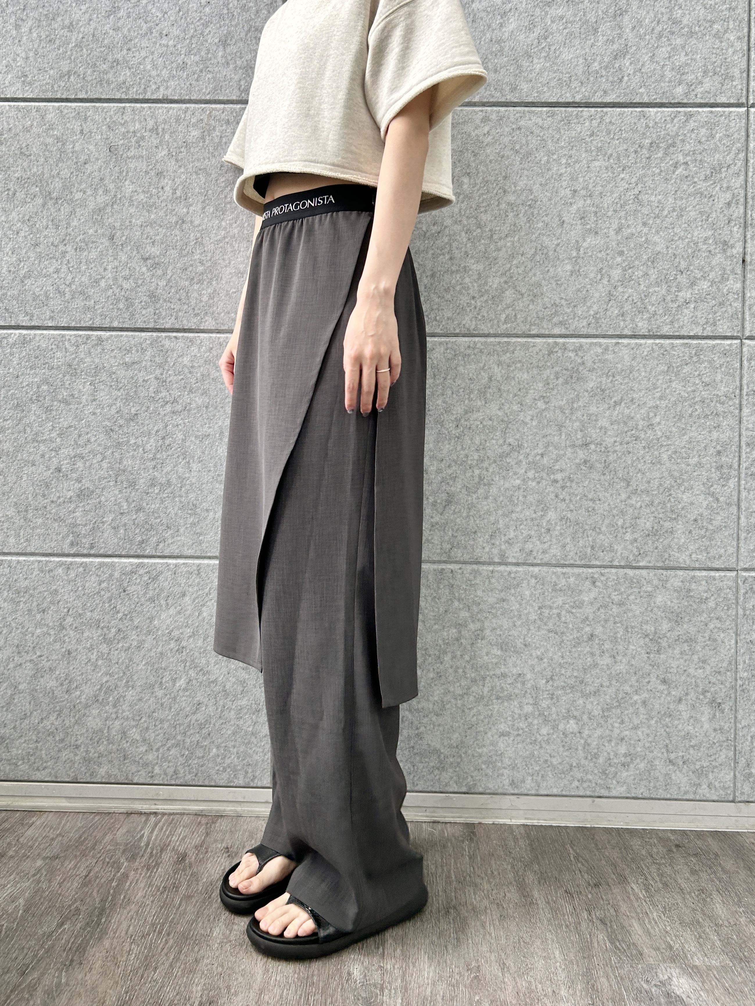 harunaさんの「CODE A｜back open half－sleeve sweat」を使ったコーディネート