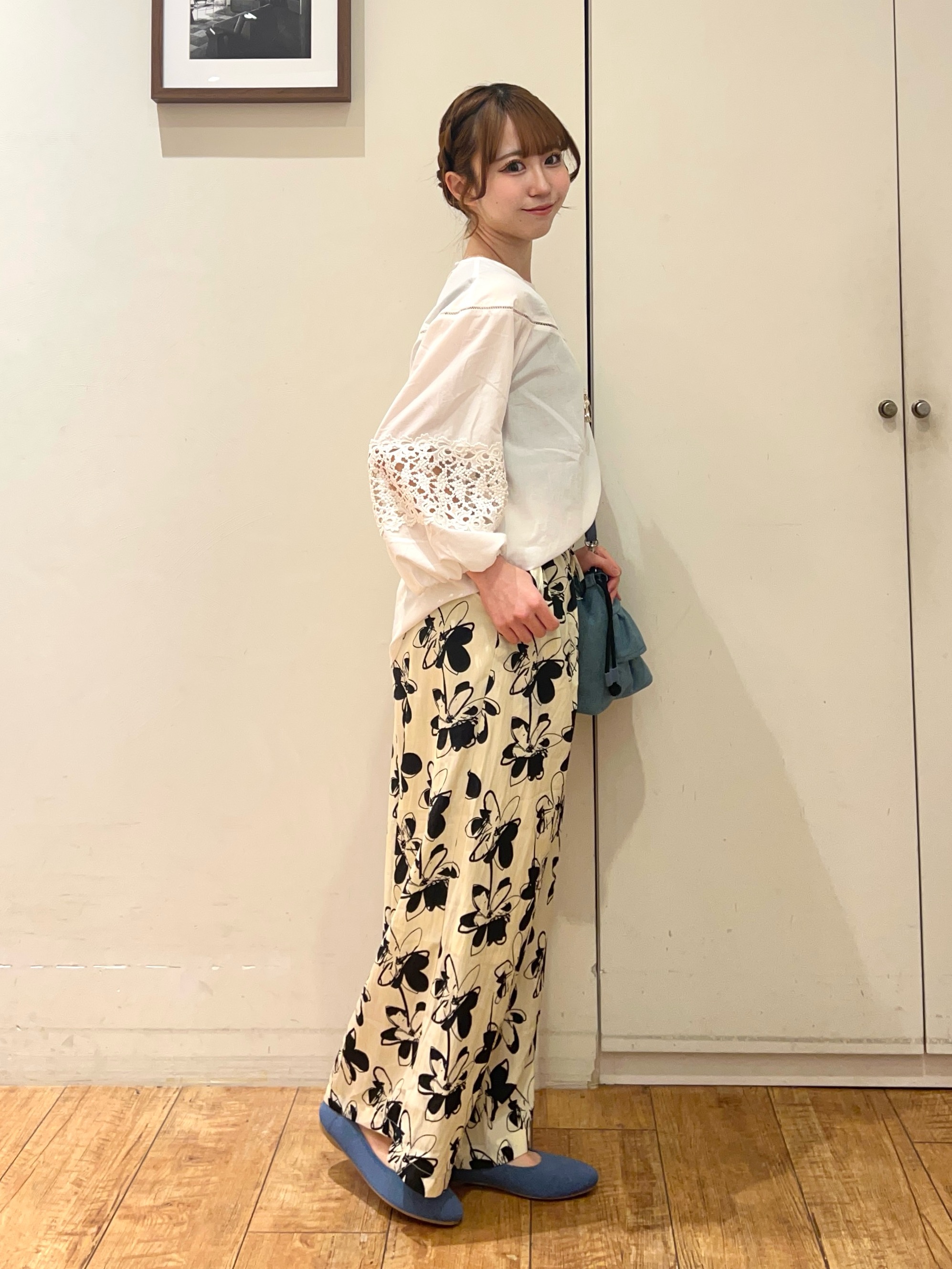 AIRIさんの「SHOO･LA･RUE｜【前後2WAY/洗濯機可/S-LL】スクエアネックで小顔効果 ランダムテレコタンクトップ」を使ったコーディネート