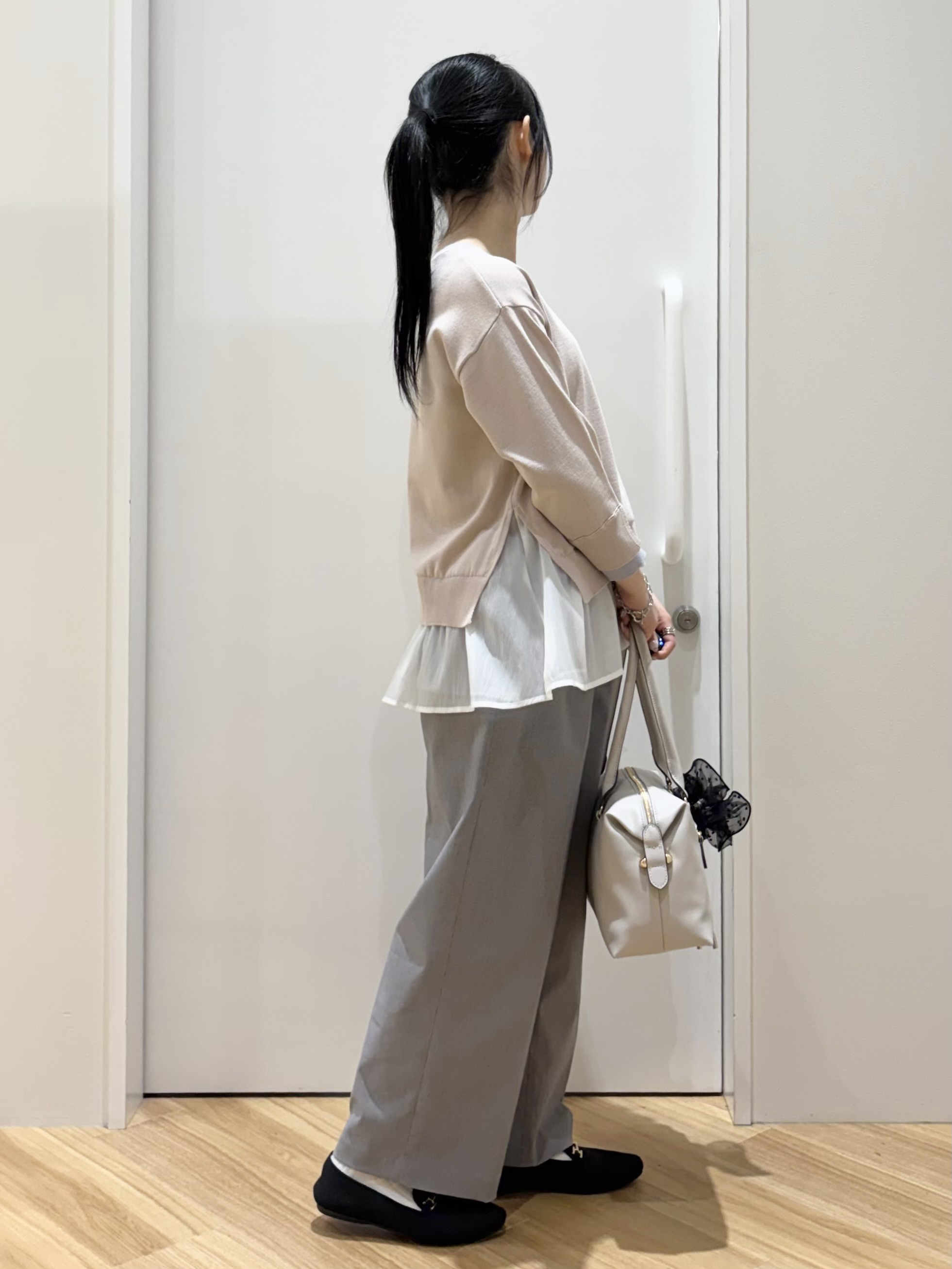 kanonさんの「grove｜【ひんやり/洗濯機OK】きれい見えと快適さを両立する　春夏対応ワイドパンツ」を使ったコーディネート