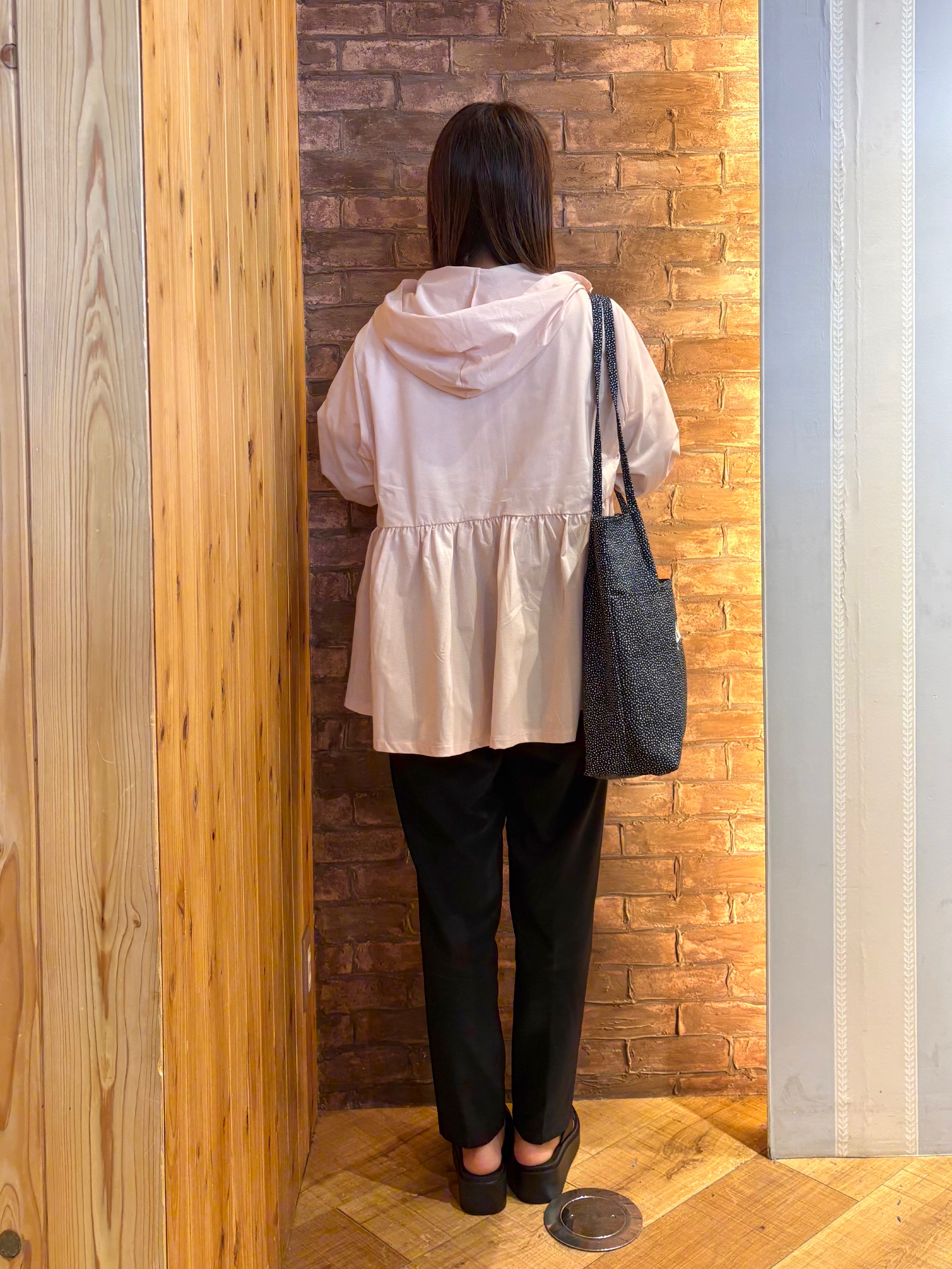 mieさんの「SHOO･LA･RUE｜【S-LL/体型カバー】日焼け対策にも女性らしさを UVカットペプラムパーカ」を使ったコーディネート