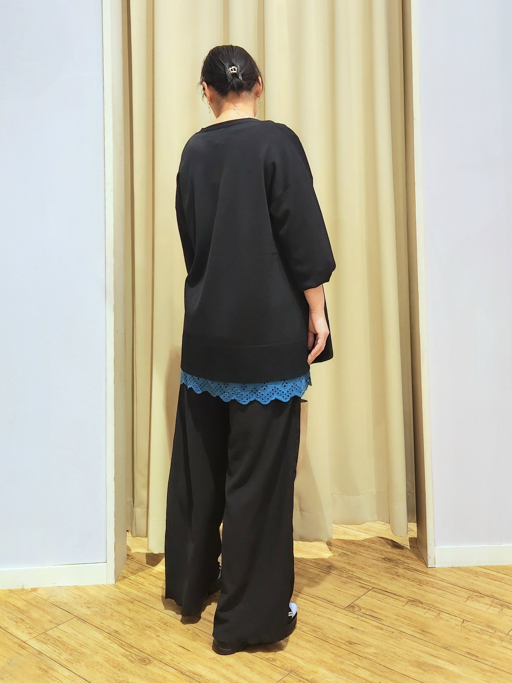 くまさんの「SHOO･LA･RUE｜【洗濯機可/UV】さらっとしたタッチが心地よい ミドルカーディガン」を使ったコーディネート