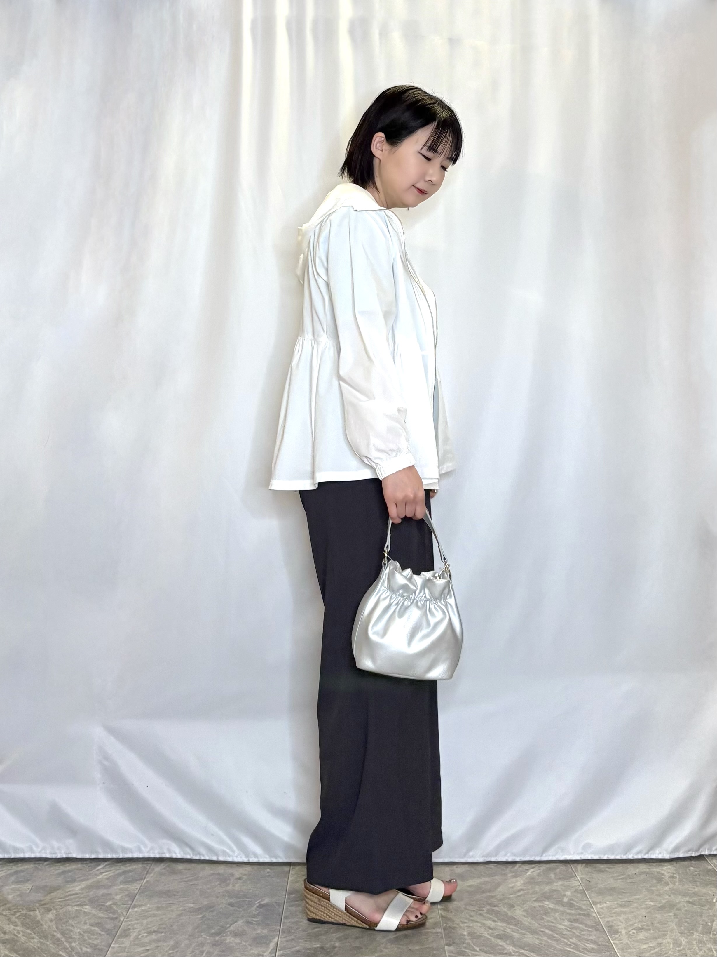 ネリさんの「SHOO･LA･RUE｜【S-LL/体型カバー】日焼け対策にも女性らしさを UVカットペプラムパーカ」を使ったコーディネート