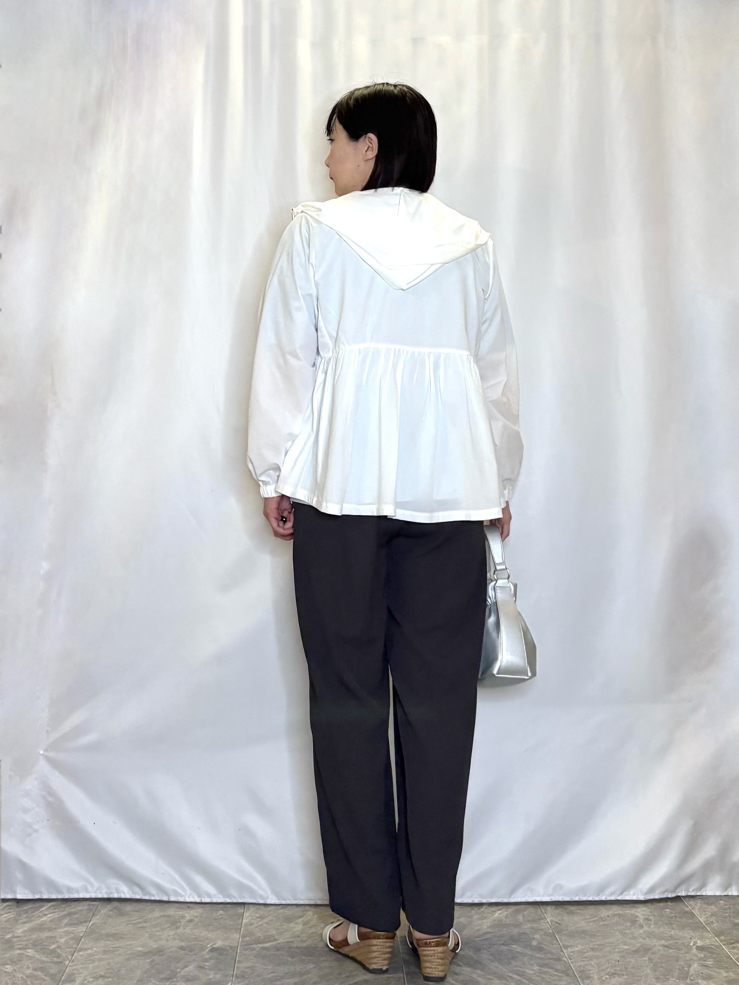 ネリさんの「SHOO･LA･RUE｜【S-LL/体型カバー】日焼け対策にも女性らしさを UVカットペプラムパーカ」を使ったコーディネート