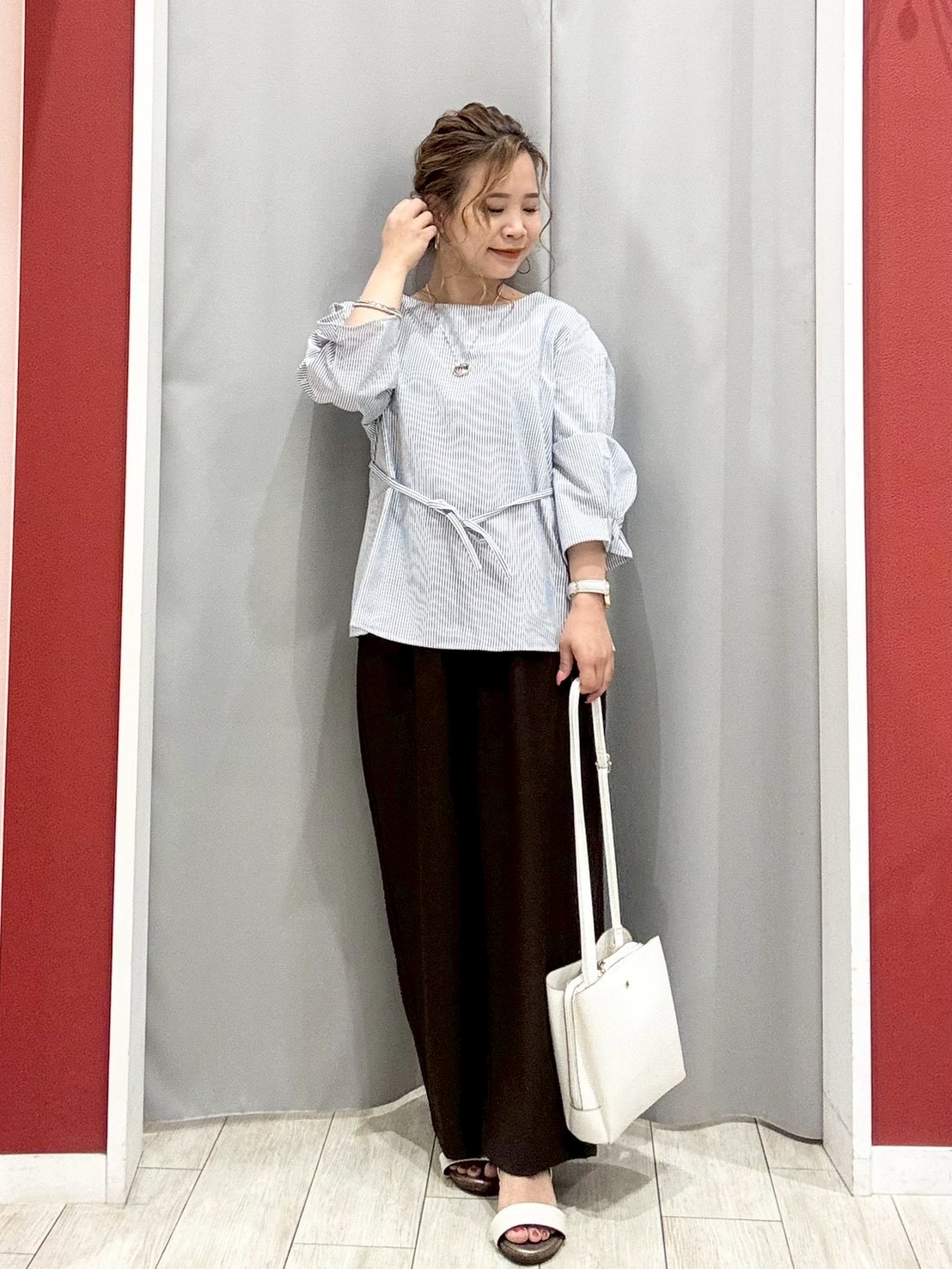 shioさんの「SHOO･LA･RUE｜【洗濯機可/UV/3WAY】シルエットが変えられる ウエストリボンブラウス」を使ったコーディネート