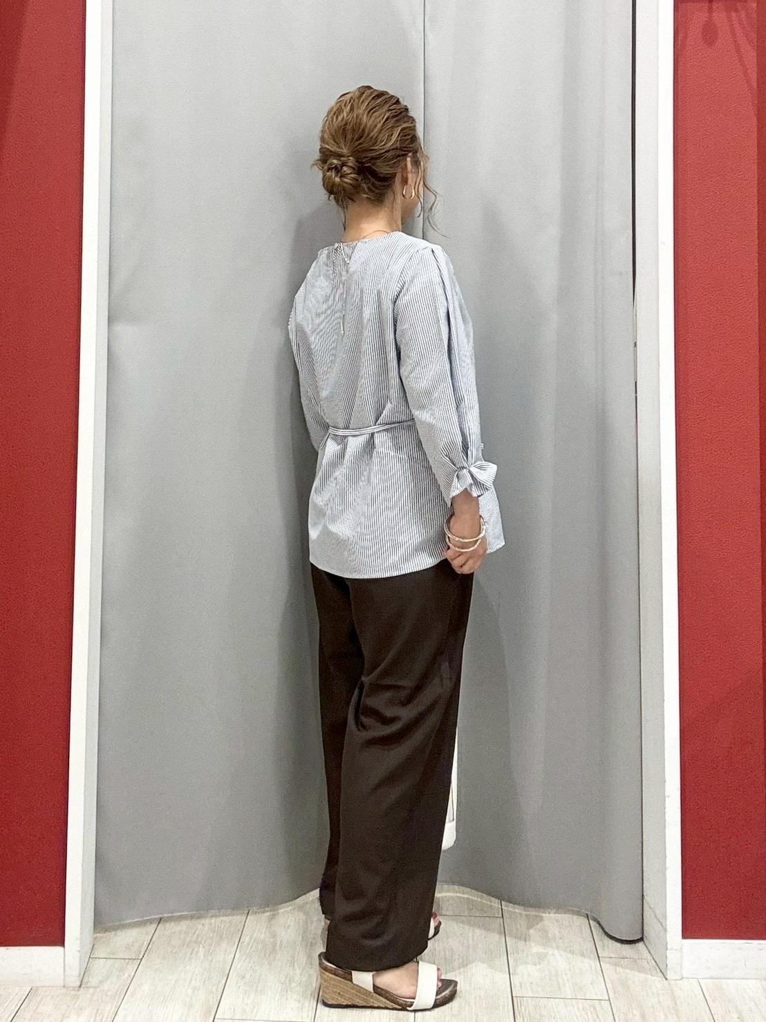 shioさんの「SHOO･LA･RUE｜【洗濯機可/UV/3WAY】シルエットが変えられる ウエストリボンブラウス」を使ったコーディネート