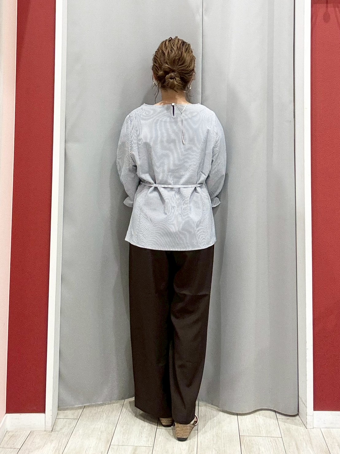 shioさんの「SHOO･LA･RUE｜【洗濯機可/UV/3WAY】シルエットが変えられる ウエストリボンブラウス」を使ったコーディネート