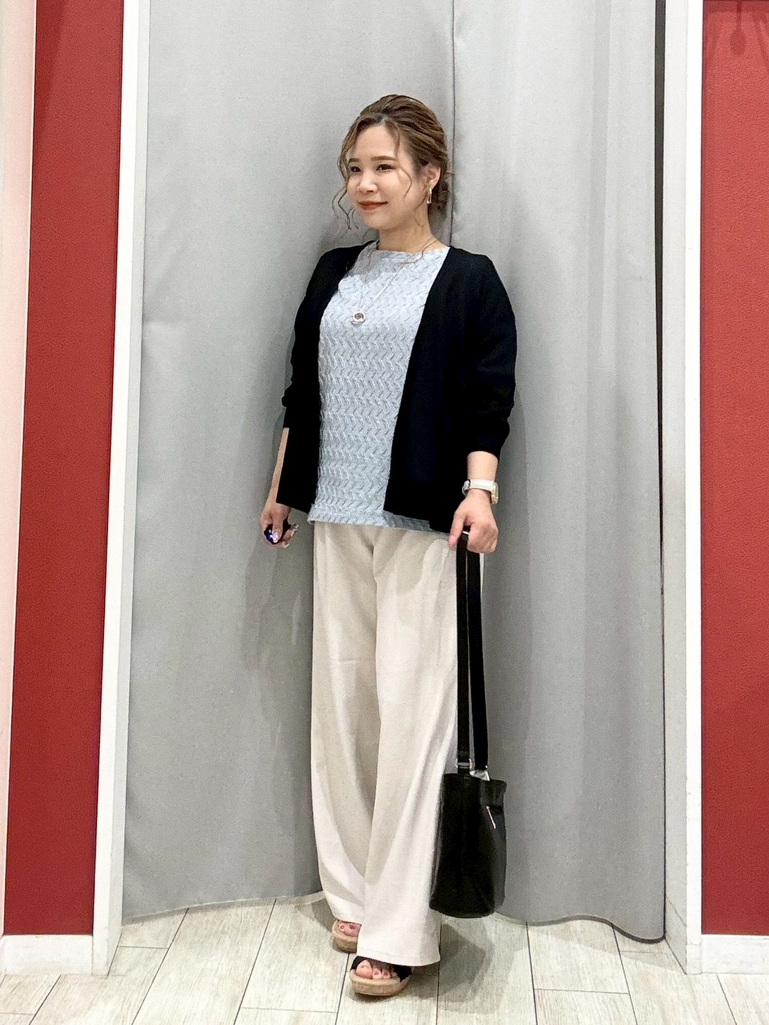 shioさんの「SHOO･LA･RUE｜【洗濯機可/S-LL】オンにもオフにも マルチに使えるボタンレスカーディガン」を使ったコーディネート