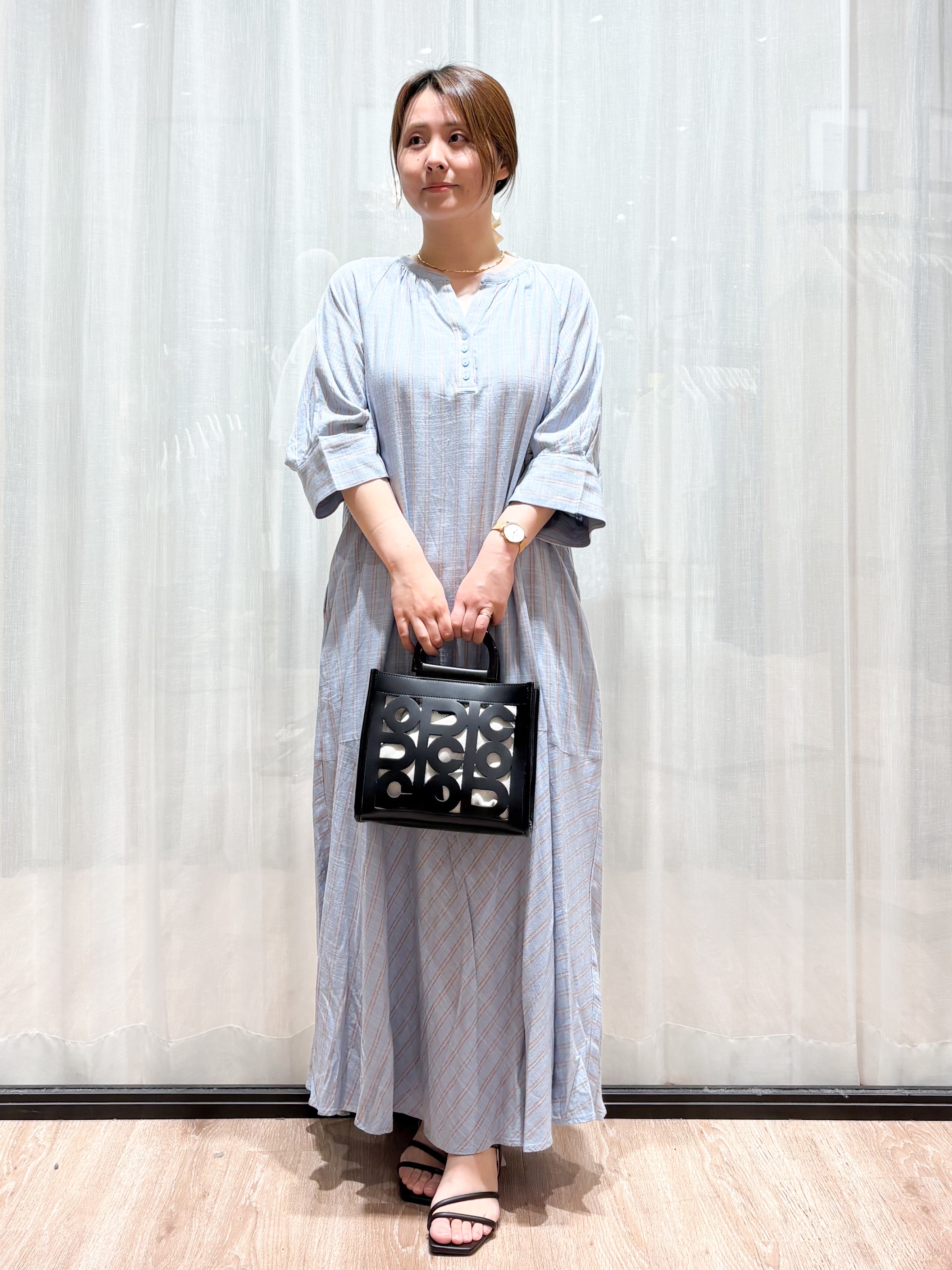 かなさんの「OPAQUE.CLIP｜キーネックロングワンピース【洗える】」を使ったコーディネート