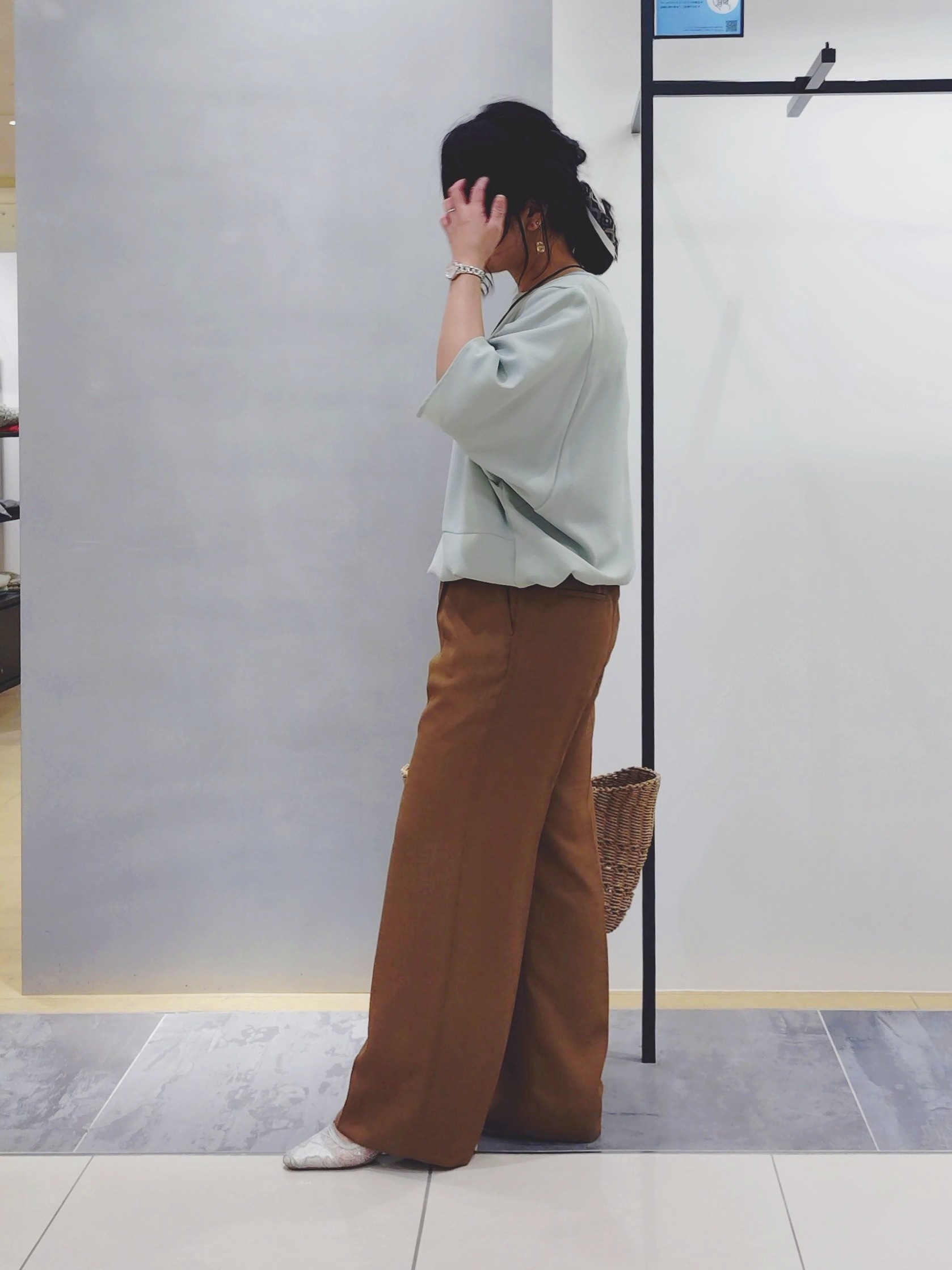 TOMOMIさんの「INDIVI｜【洗える／メッシュ素材／SETUP可能】ワイドパンツ」を使ったコーディネート