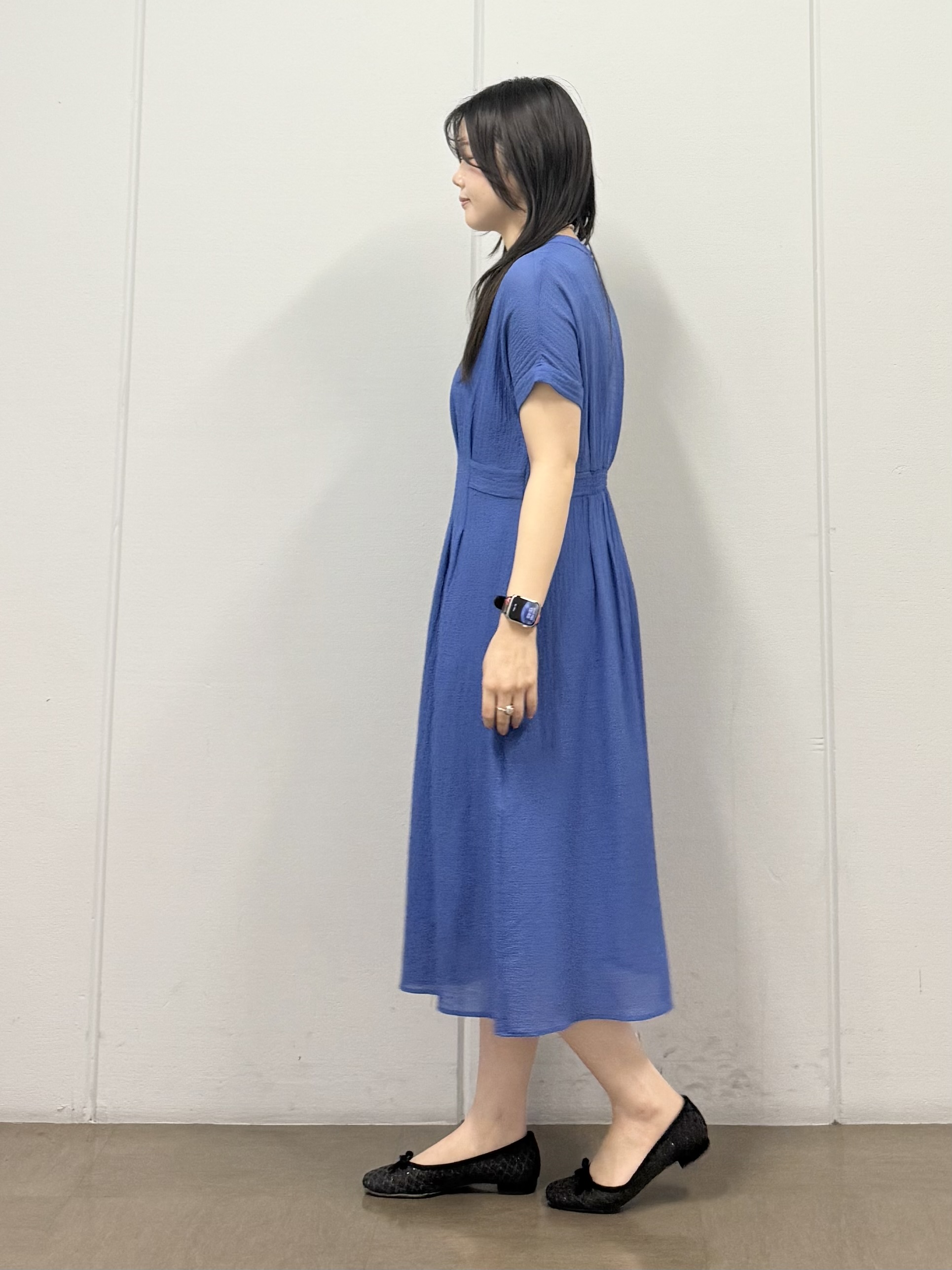 mizukiさんの「INDIVI｜【洗える】無地＆チェーン柄 シャーリングサッカーワンピース」を使ったコーディネート