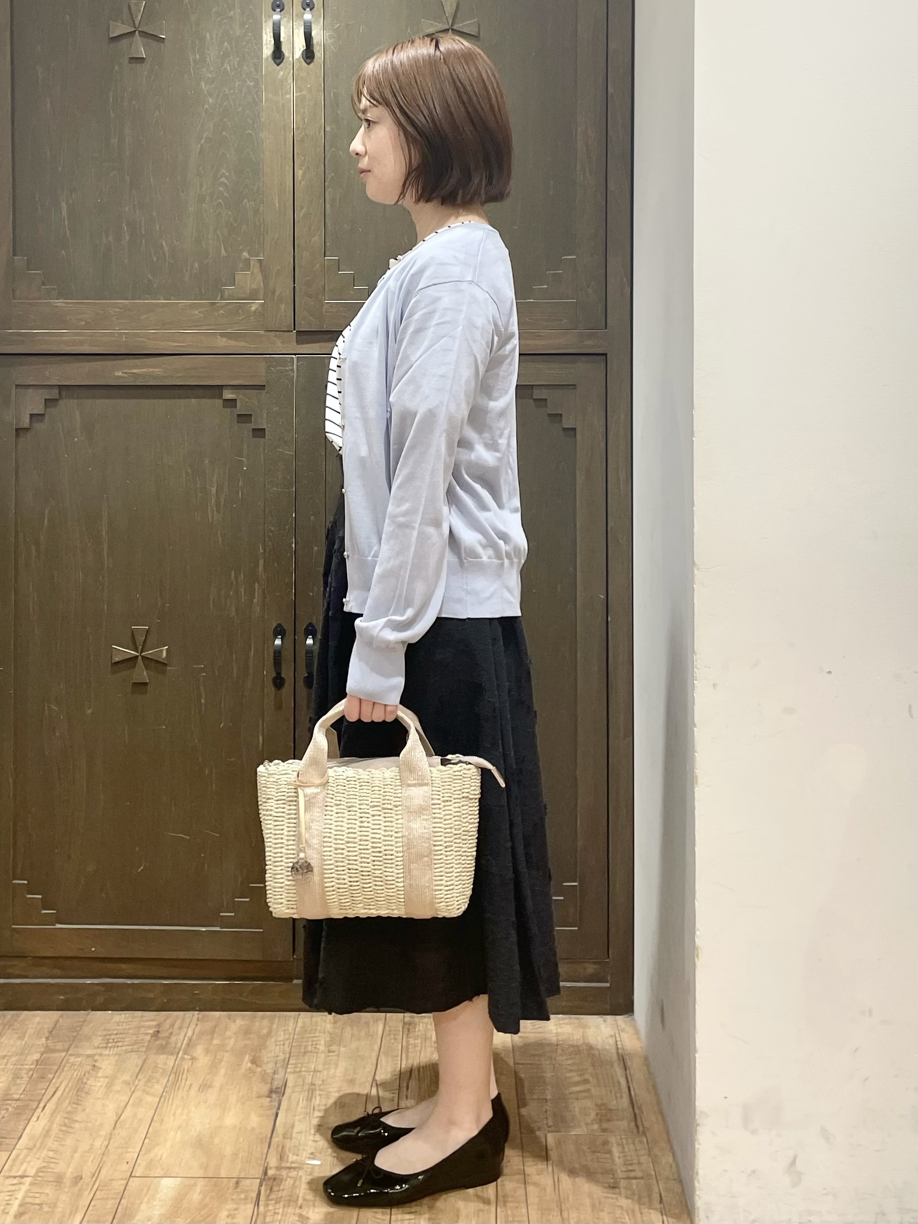 yさんの「index｜【接触冷感】ビジューボタンカーディガン《抗ピリング／洗濯機OK》」を使ったコーディネート