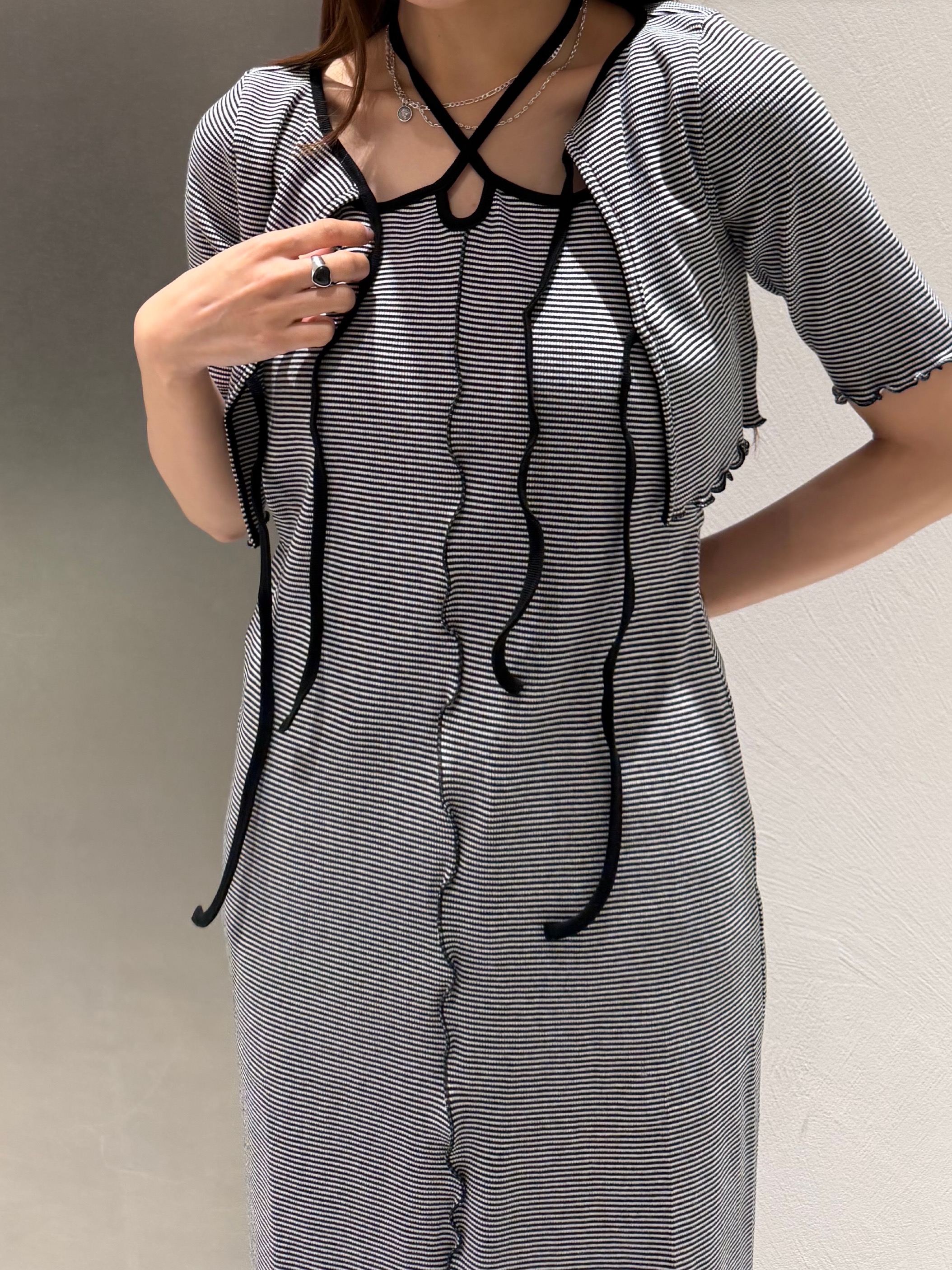 kanamiさんの「CODE A｜chic border 2way ribbon cardigan」を使ったコーディネート