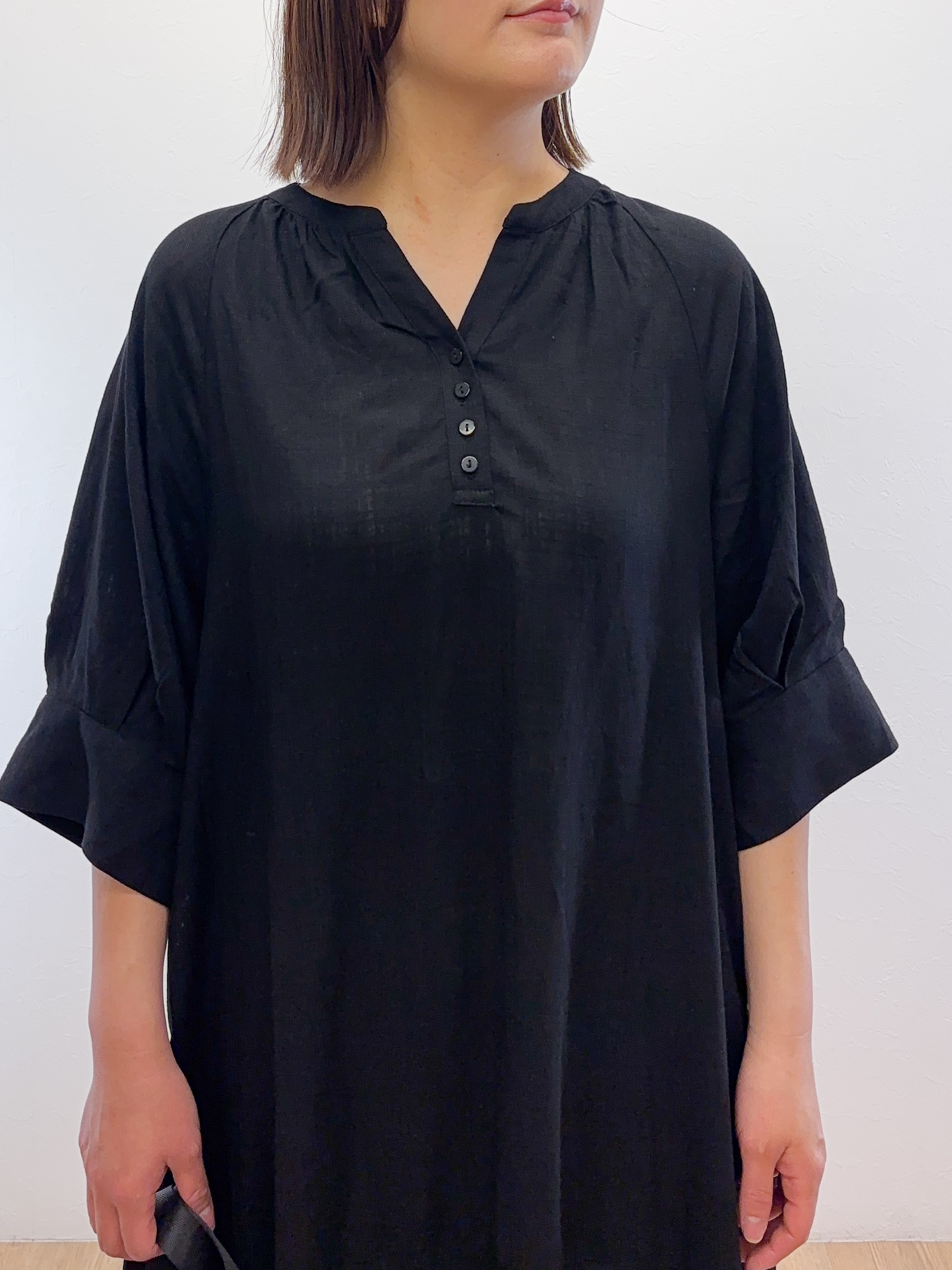 Takeさんの「OPAQUE.CLIP｜キーネックロングワンピース【洗える】」を使ったコーディネート