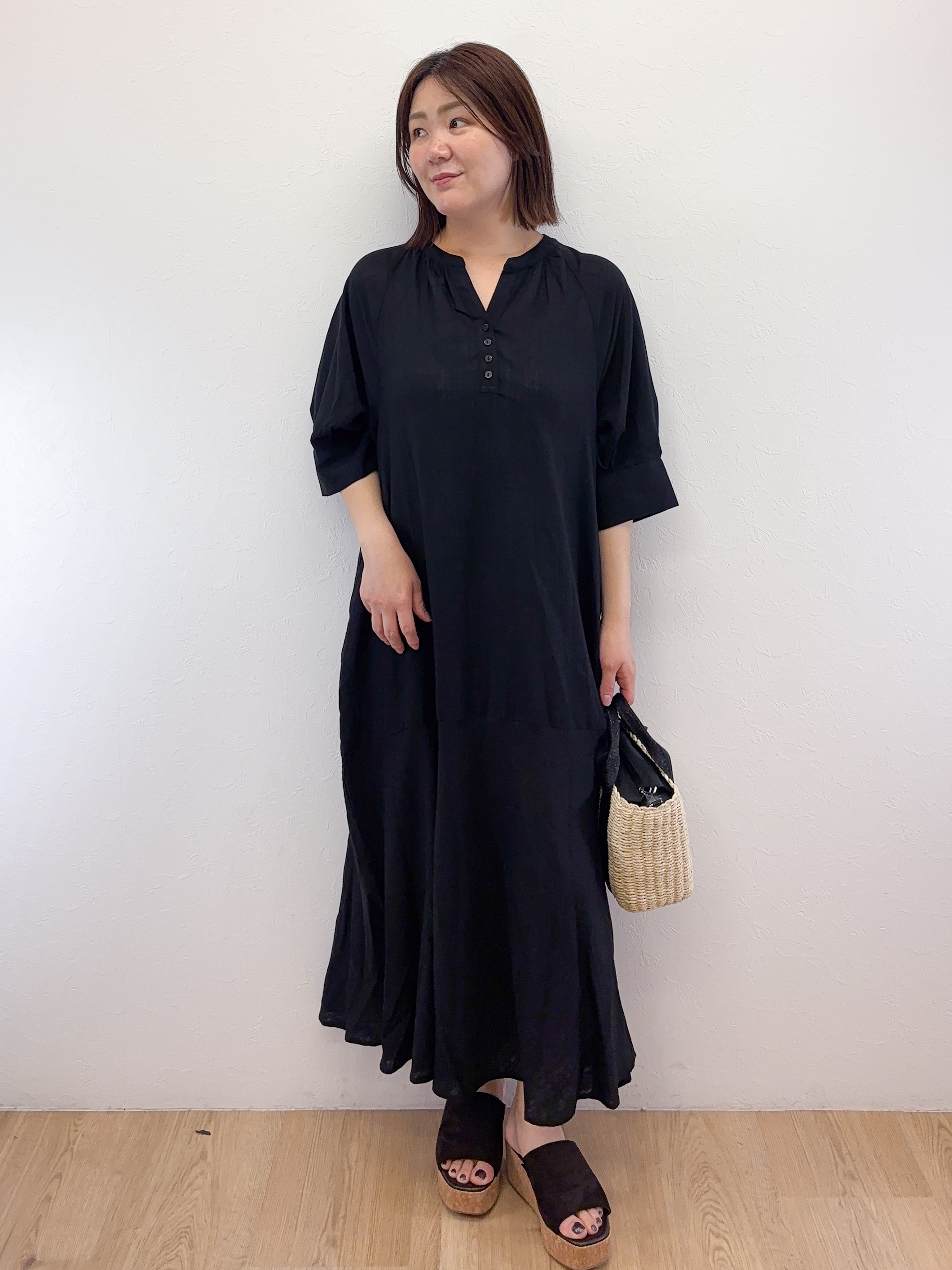 Takeさんの「OPAQUE.CLIP｜キーネックロングワンピース【洗える】」を使ったコーディネート