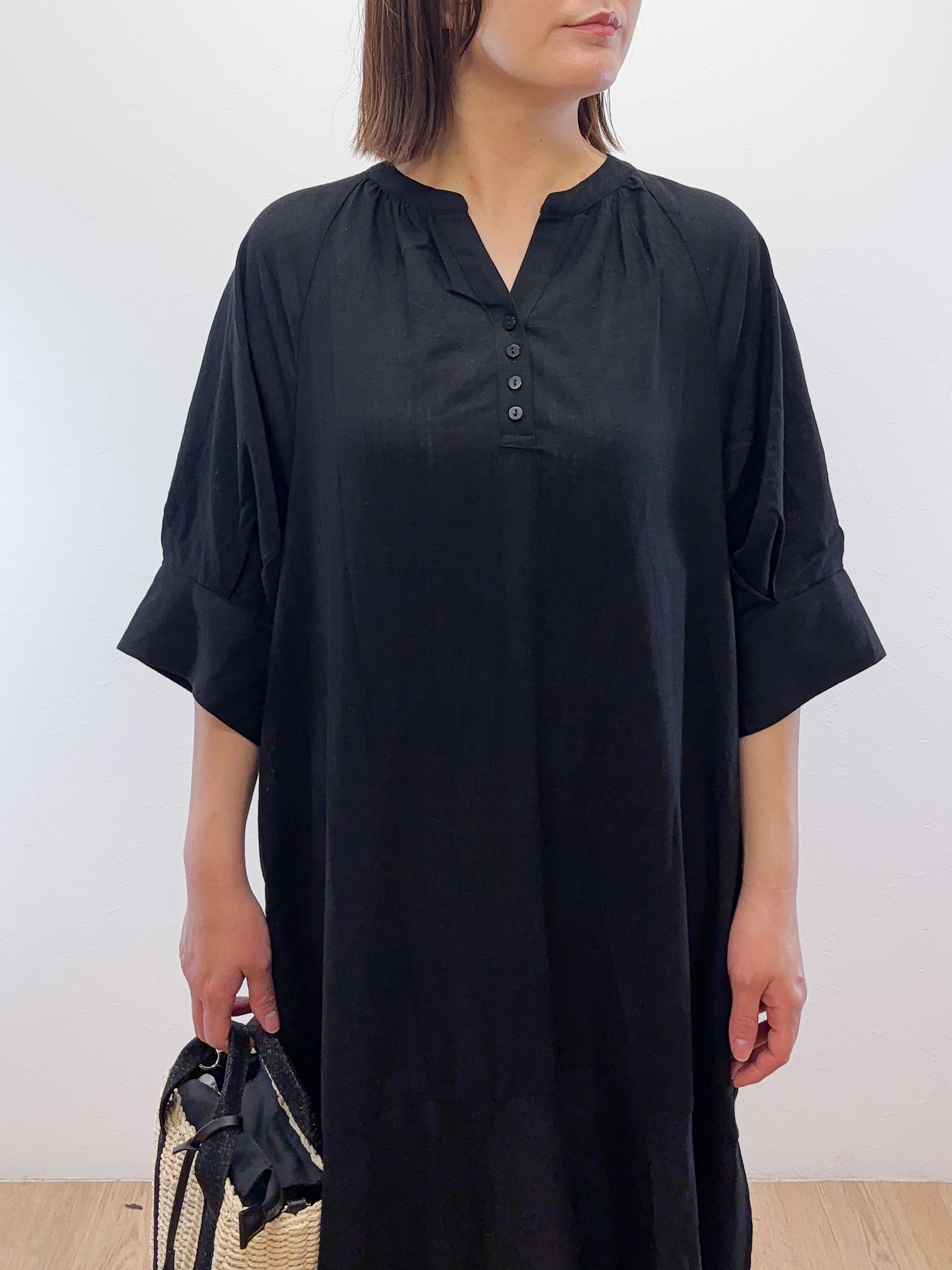 Takeさんの「OPAQUE.CLIP｜キーネックロングワンピース【洗える】」を使ったコーディネート