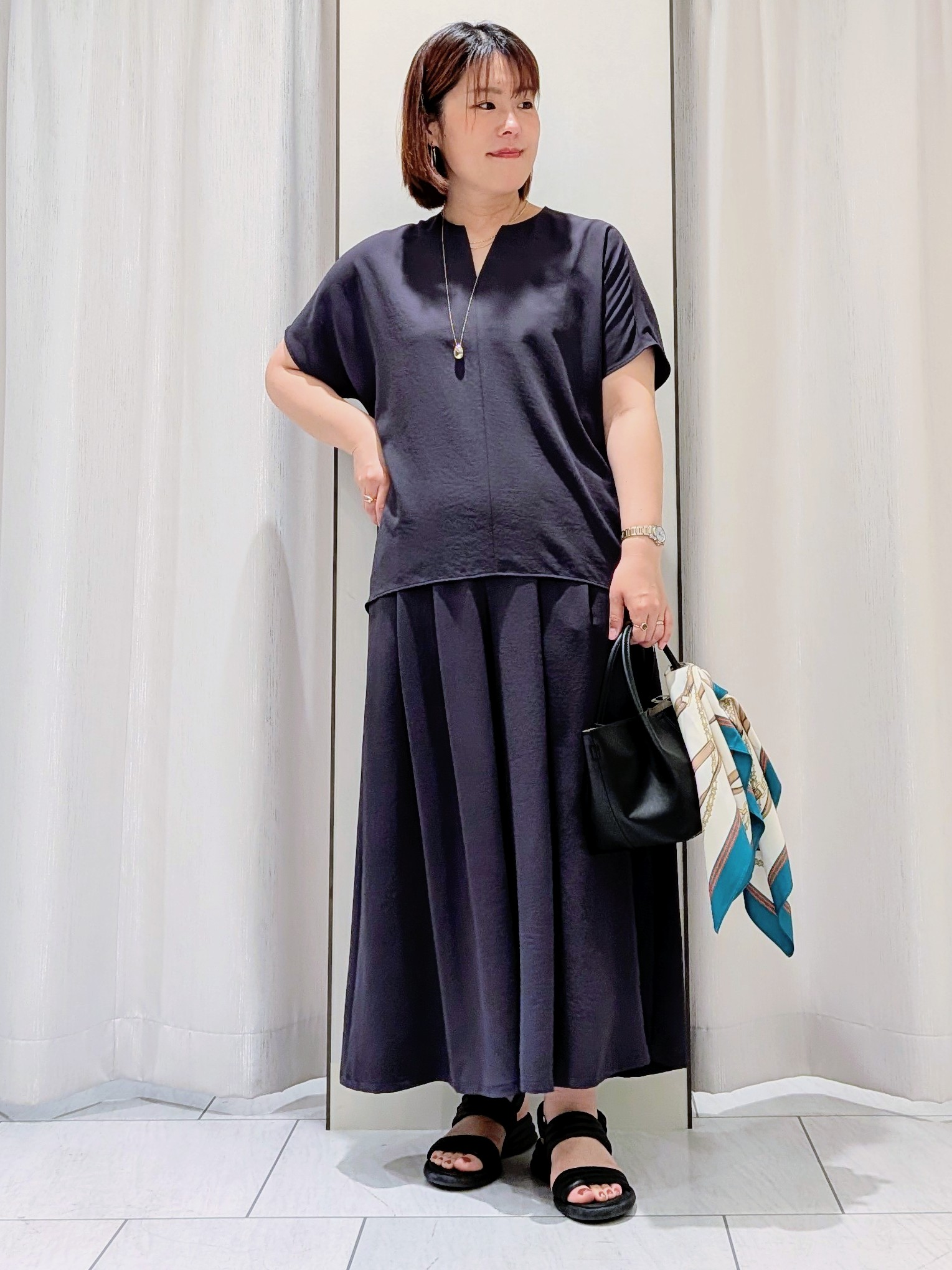 Onumaさんの「UNTITLED｜【UV/接触冷感/セットアップ可】リラクシーキーVネックブラウス」を使ったコーディネート