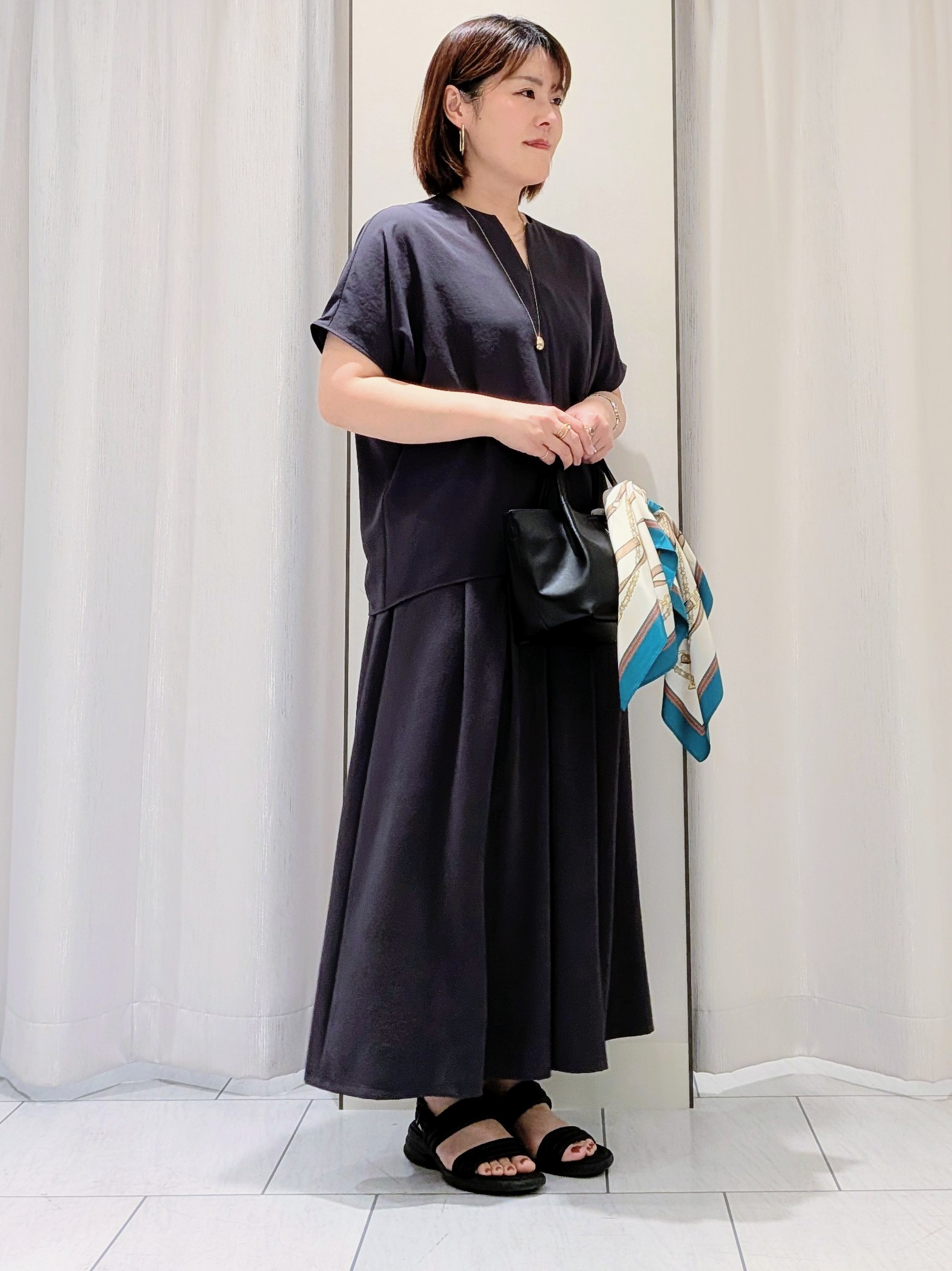 Onumaさんの「UNTITLED｜【UV/接触冷感/セットアップ可】リラクシーキーVネックブラウス」を使ったコーディネート