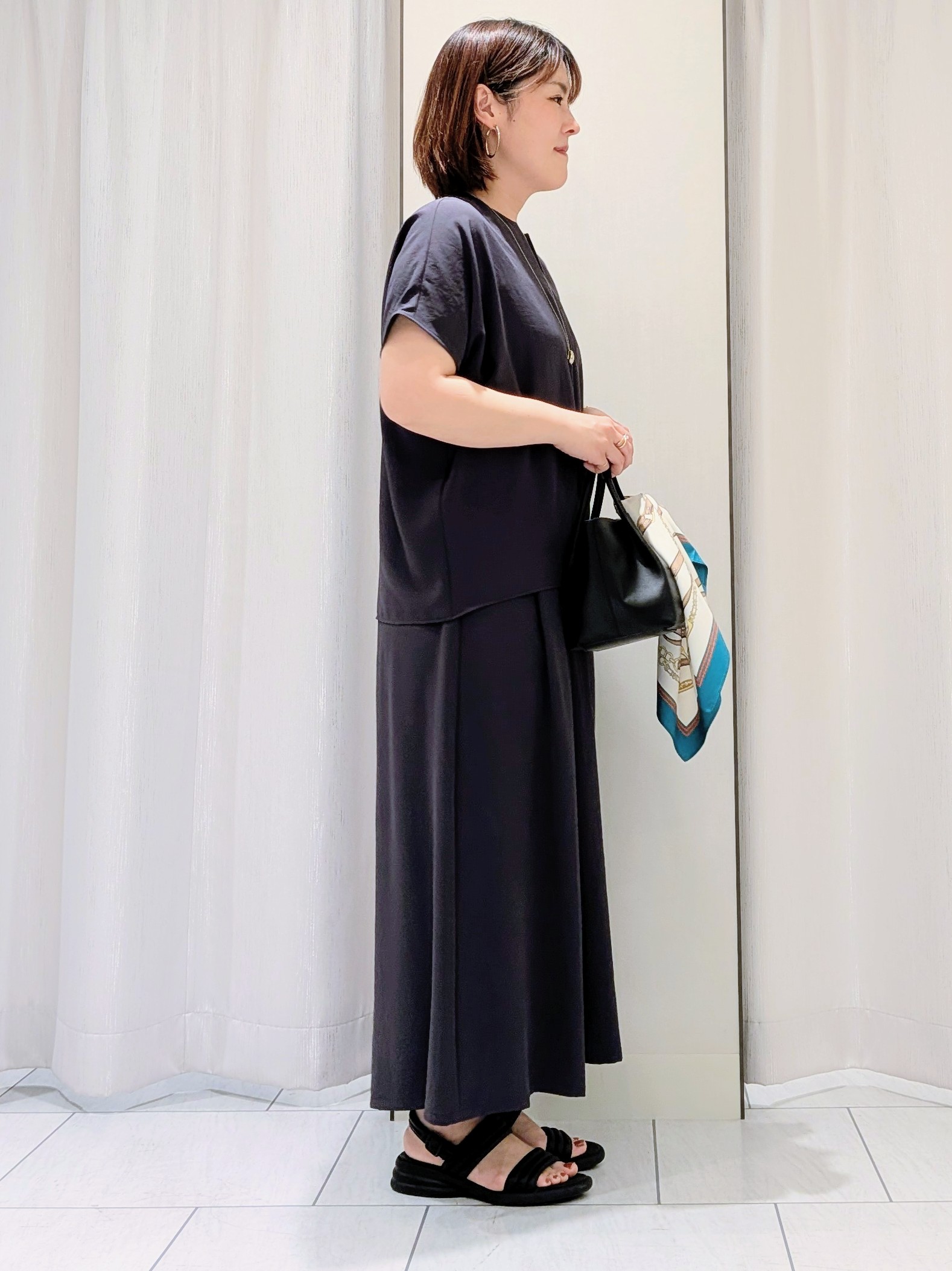 Onumaさんの「UNTITLED｜【UV/接触冷感/セットアップ可】リラクシーキーVネックブラウス」を使ったコーディネート