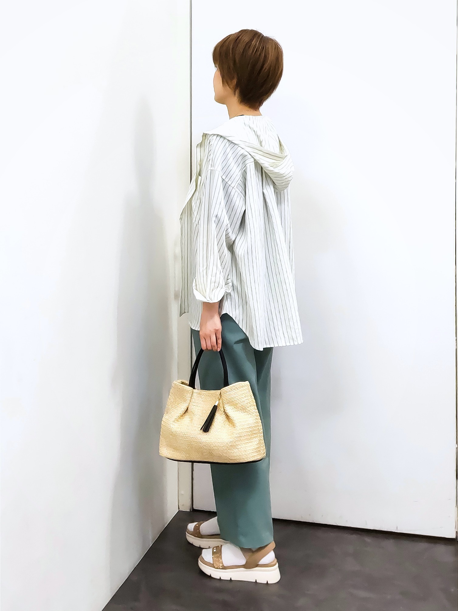 やまちゃんさんの「grove｜【洗える】大人のストライプ フーディシャツ」を使ったコーディネート