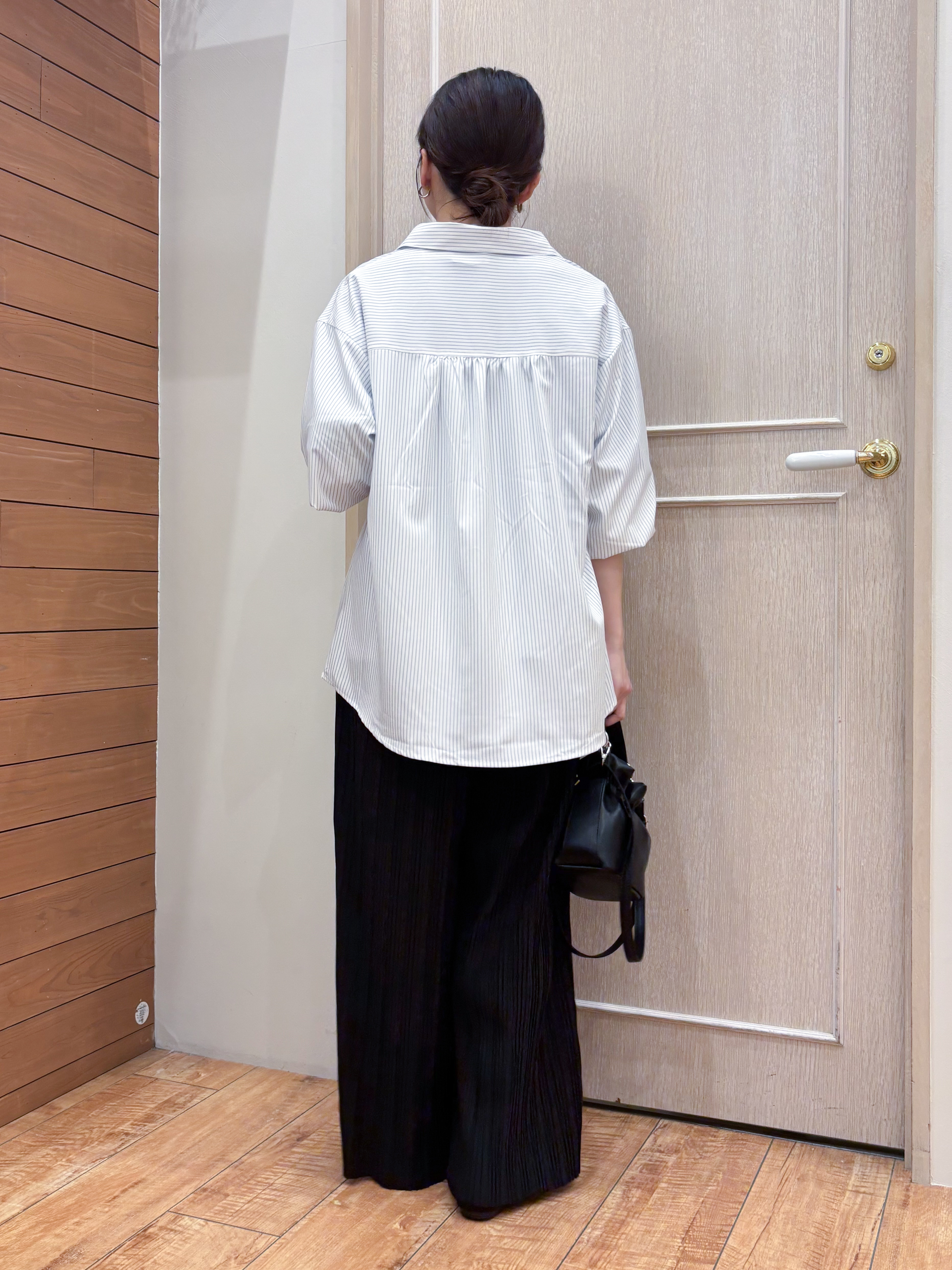 なみさんの「SHOO･LA･RUE｜【UV/吸水速乾/洗濯後しわになりにくい】ラッシュガードにもなる ストライプシャツ」を使ったコーディネート