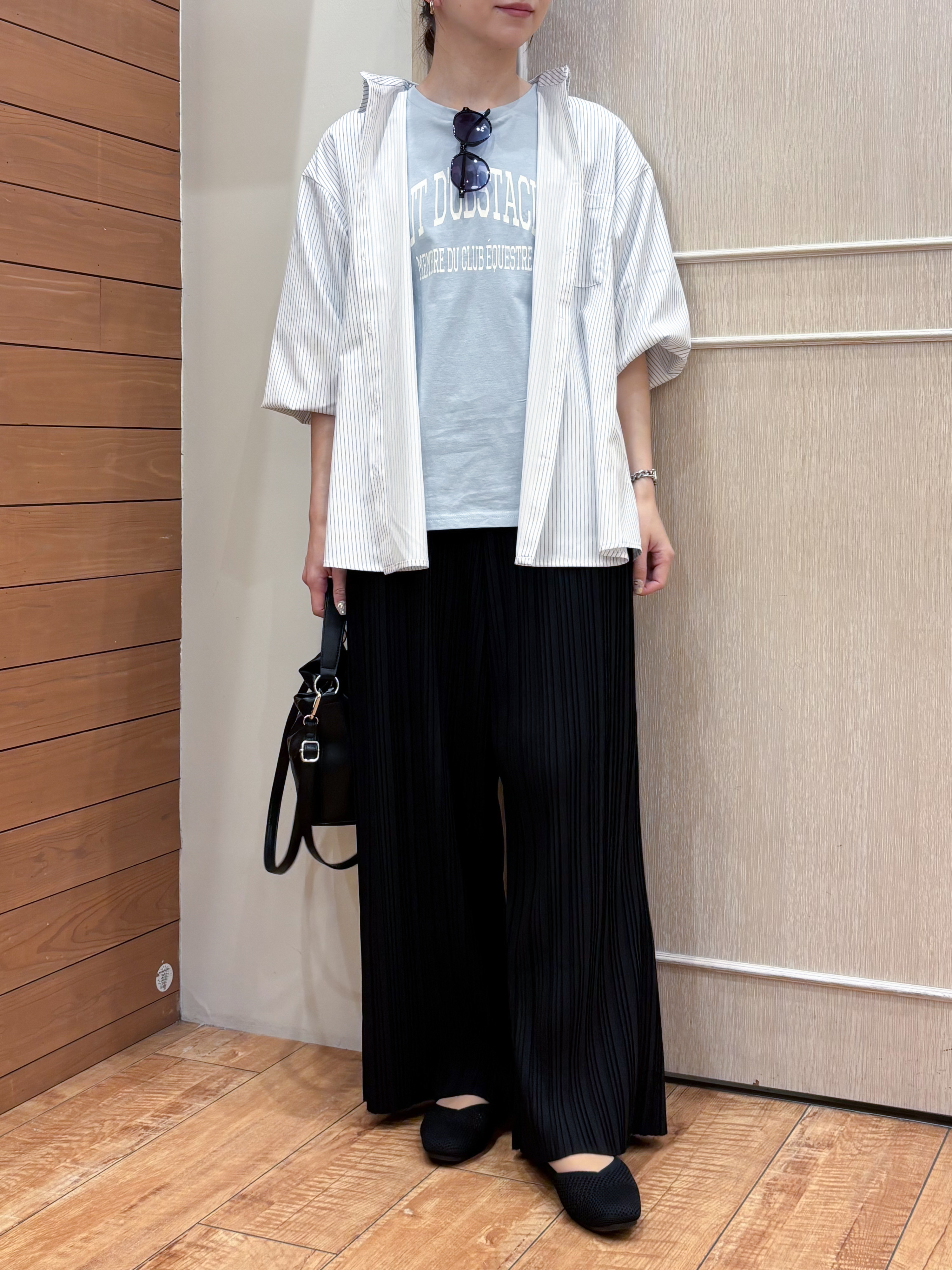 なみさんの「SHOO･LA･RUE｜【UV/吸水速乾/洗濯後しわになりにくい】ラッシュガードにもなる ストライプシャツ」を使ったコーディネート