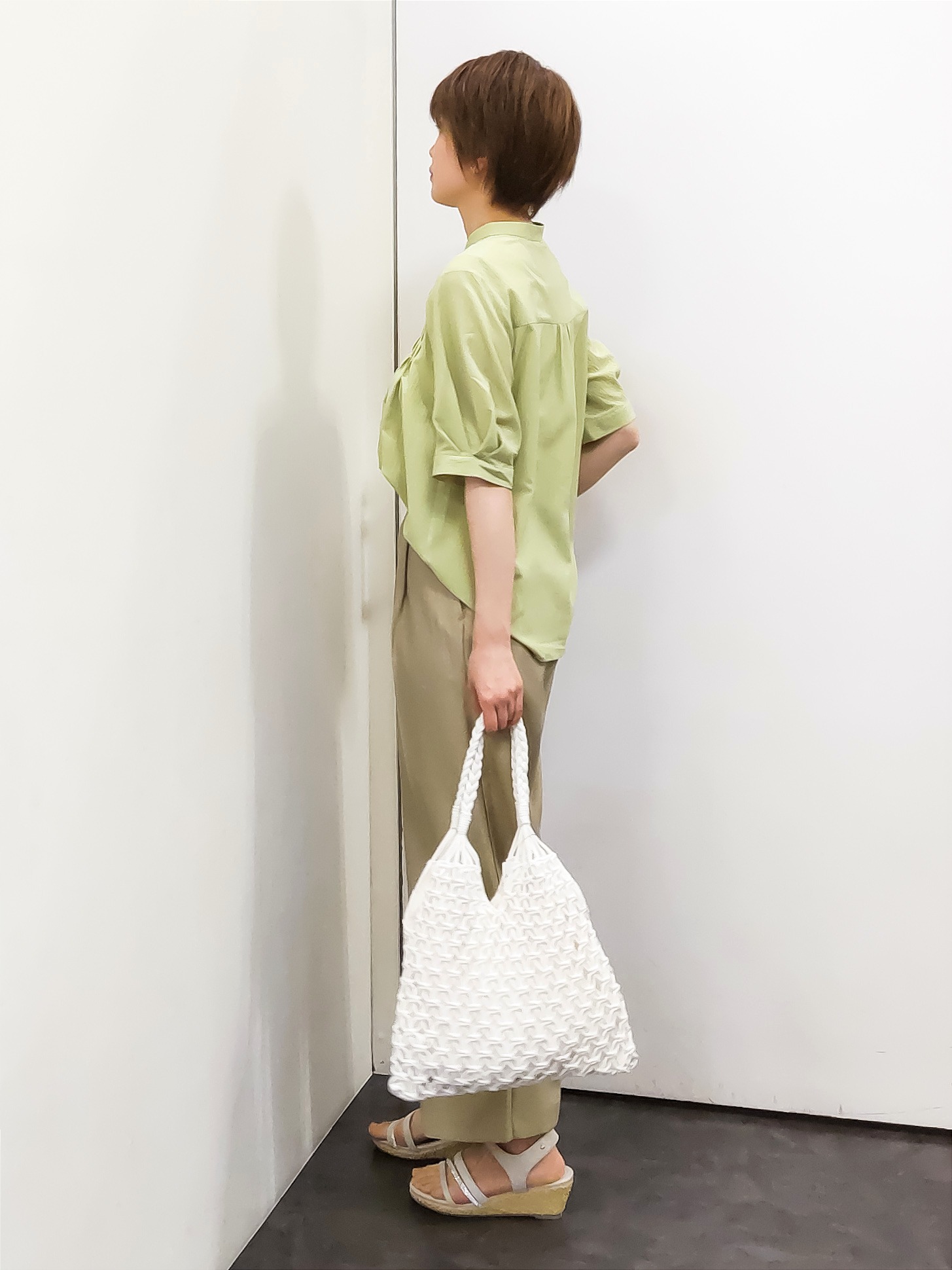 やまちゃんさんの「grove｜【貴島明日香さん着用/体型カバー】ON・OFF使えるスモッキングタックブラウス」を使ったコーディネート