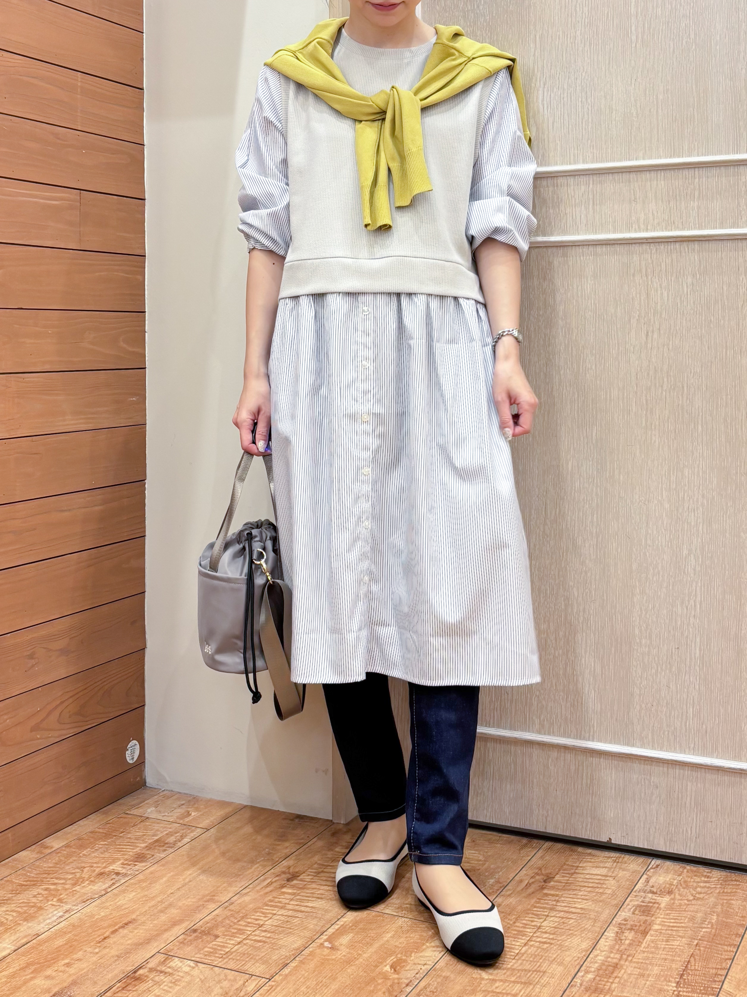 なみさんの「SHOO･LA･RUE｜【洗濯機可/UV】さらっとしたタッチが心地よい ショート丈 Vネックカーディガン」を使ったコーディネート