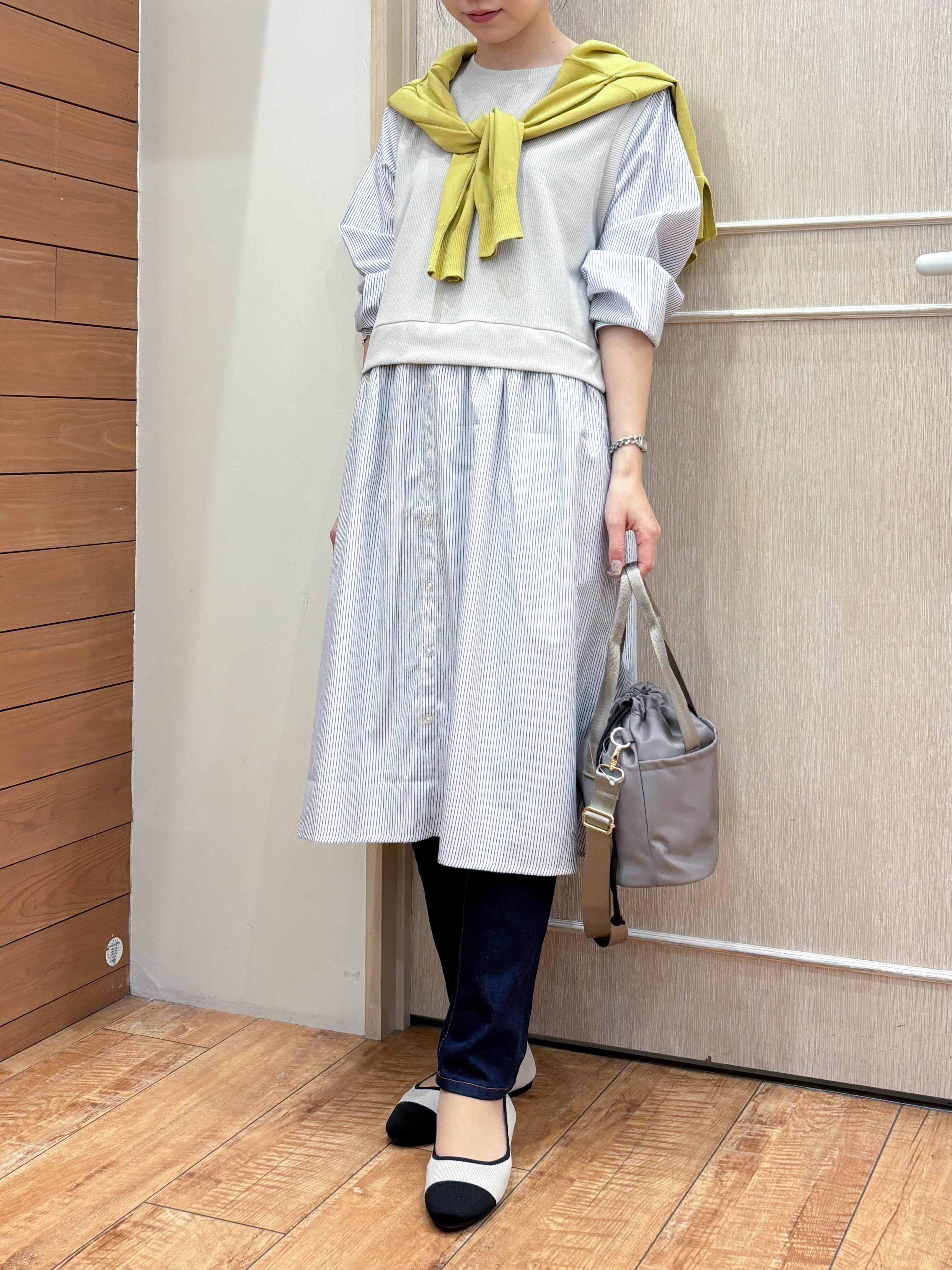 なみさんの「SHOO･LA･RUE｜【洗濯機可/UV】さらっとしたタッチが心地よい ショート丈 Vネックカーディガン」を使ったコーディネート