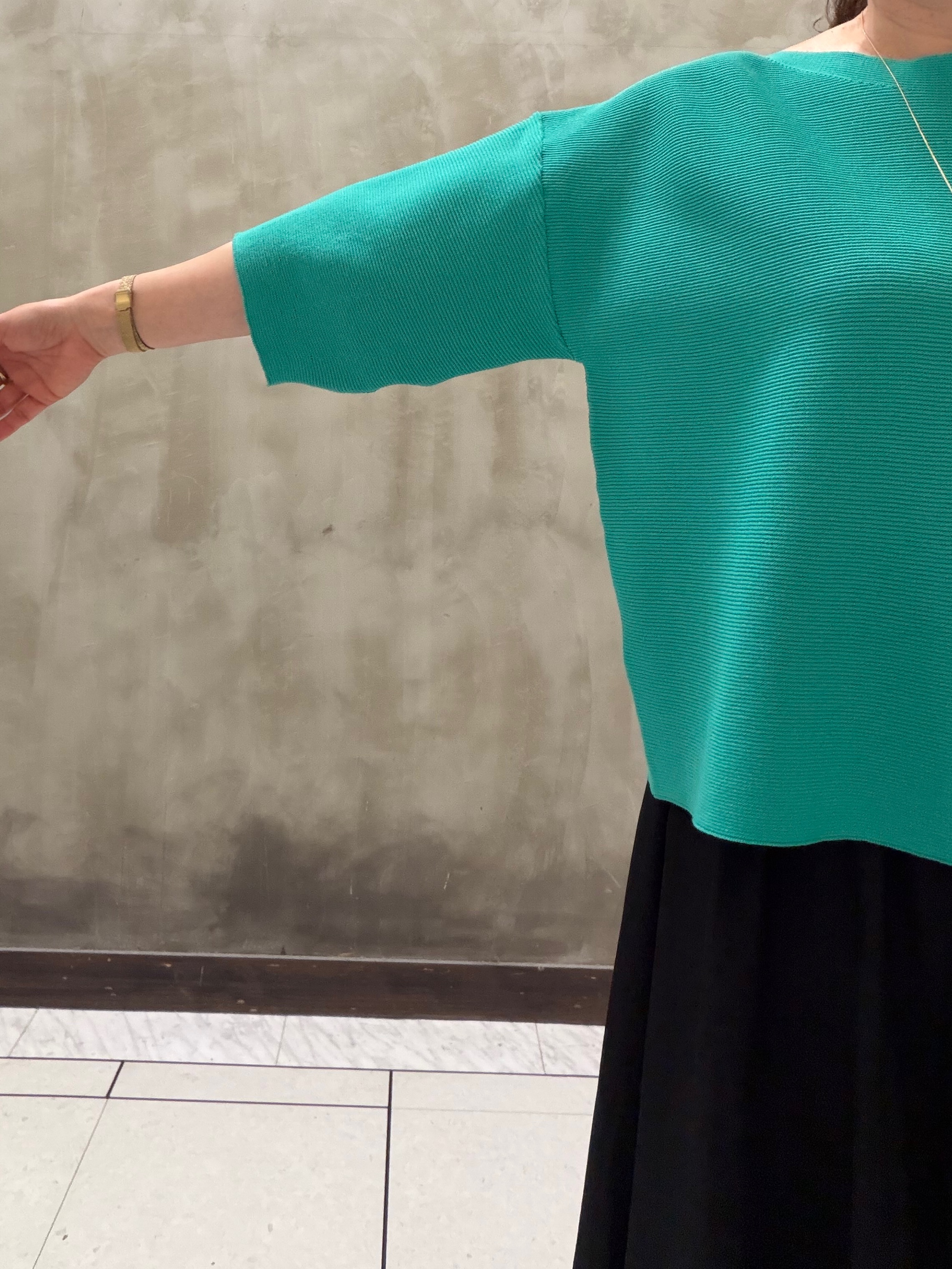 すえさんの「grove｜【洗濯機OK】レイヤードにもおすすめ、軽やかクロップドニット」を使ったコーディネート