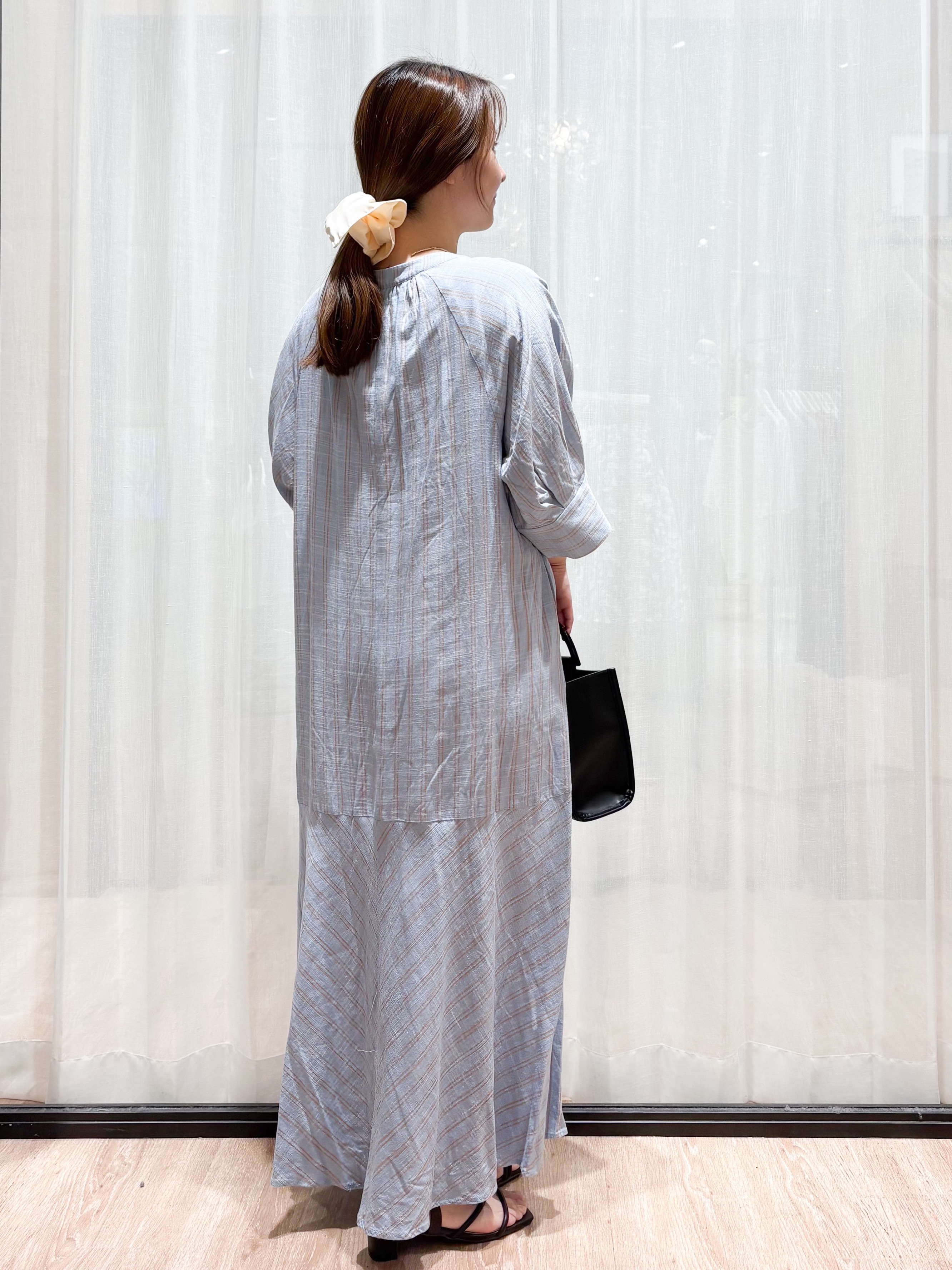 かなさんの「OPAQUE.CLIP｜キーネックロングワンピース【洗える】」を使ったコーディネート