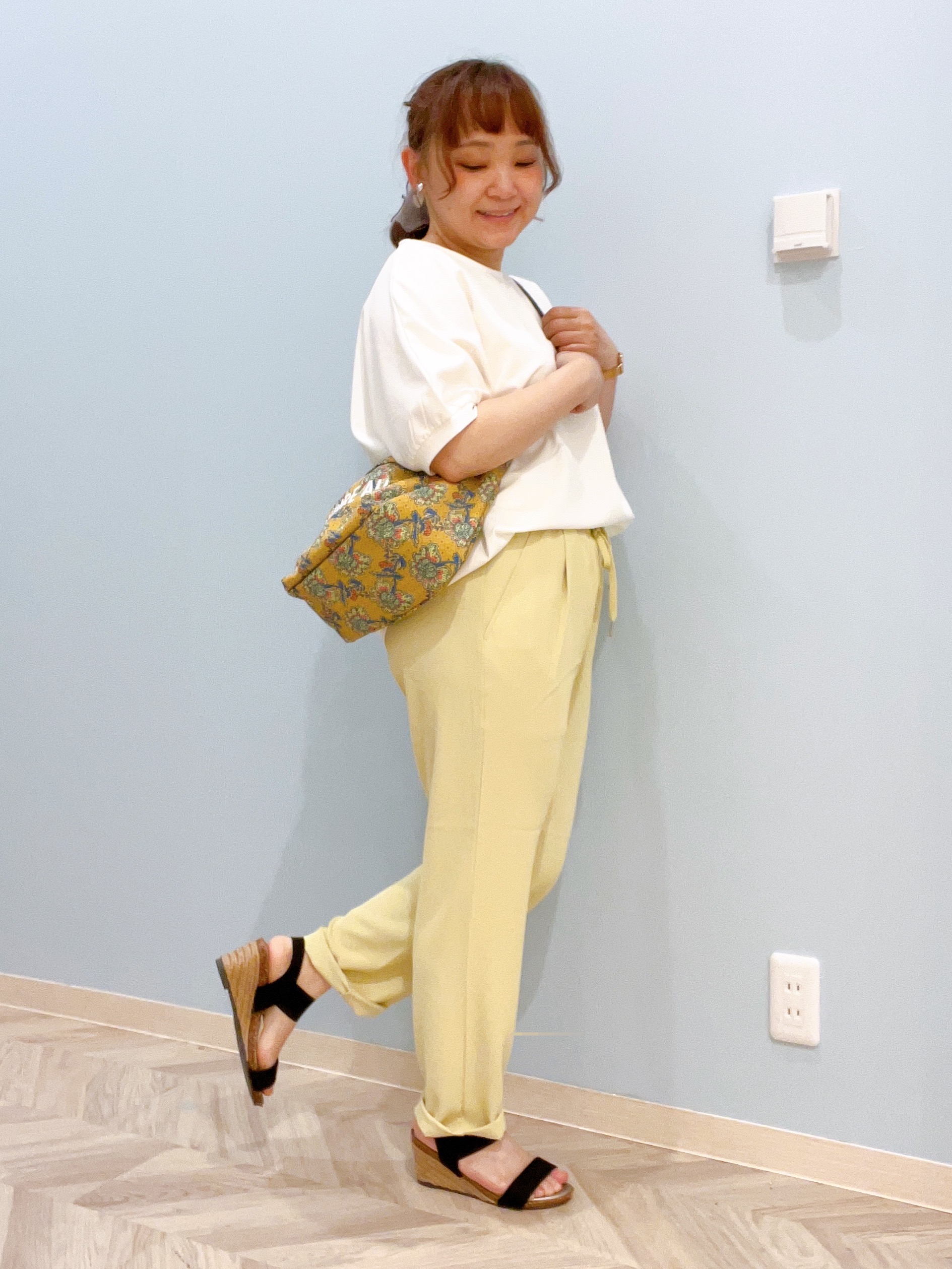 kitaさんの「SHOO･LA･RUE｜【洗濯後しわになりにくい】インせず着られる さらっとタッチのドルマンブラウス」を使ったコーディネート