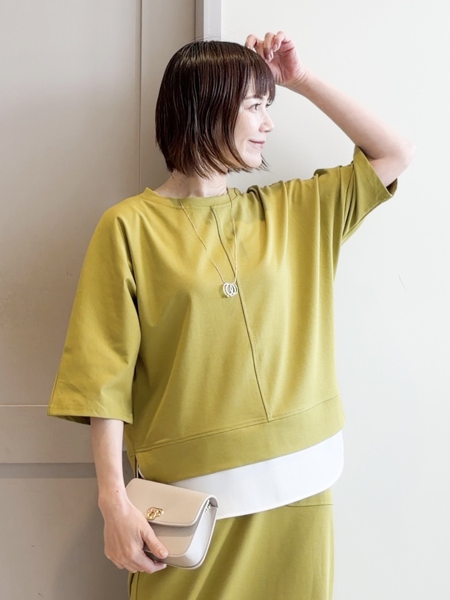 yamakoさんの「grove｜【時短コーデ】シルキーポンチレイヤード風セットアップ」を使ったコーディネート