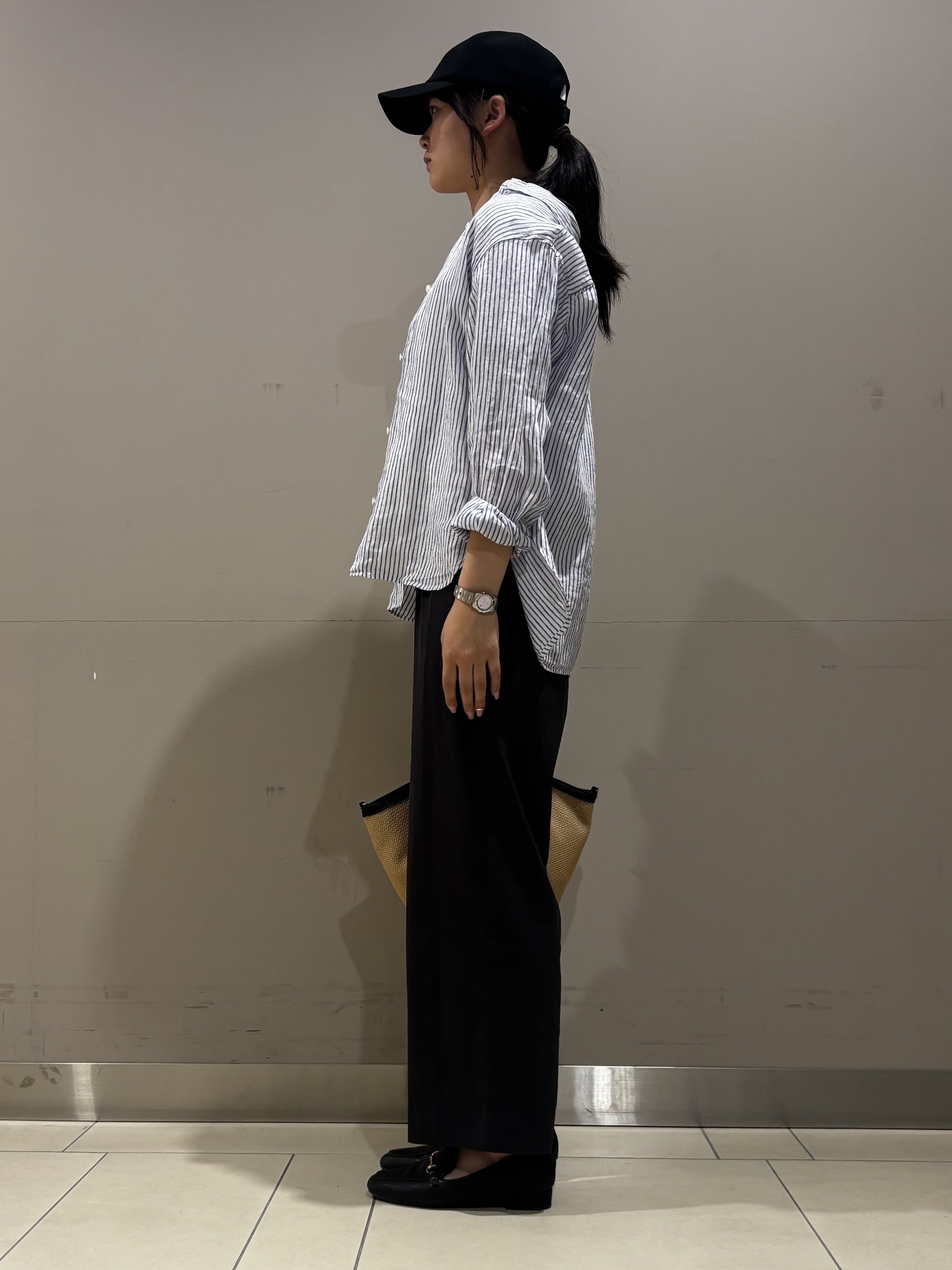 Misakiさんの「INDIVI｜【接触冷感／2WAY】カシュクールリネンシャツ」を使ったコーディネート