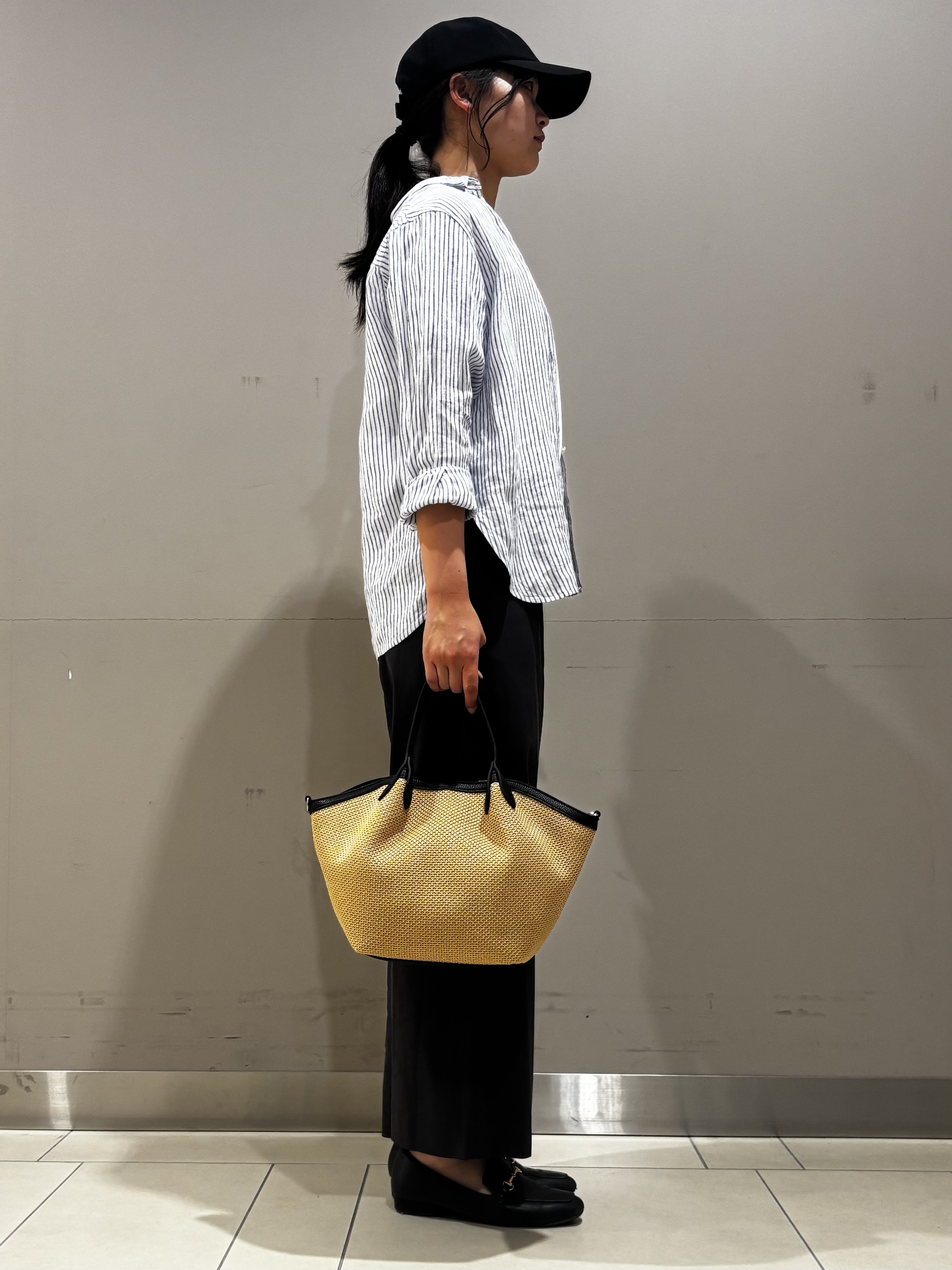 Misakiさんの「INDIVI｜【接触冷感／2WAY】カシュクールリネンシャツ」を使ったコーディネート