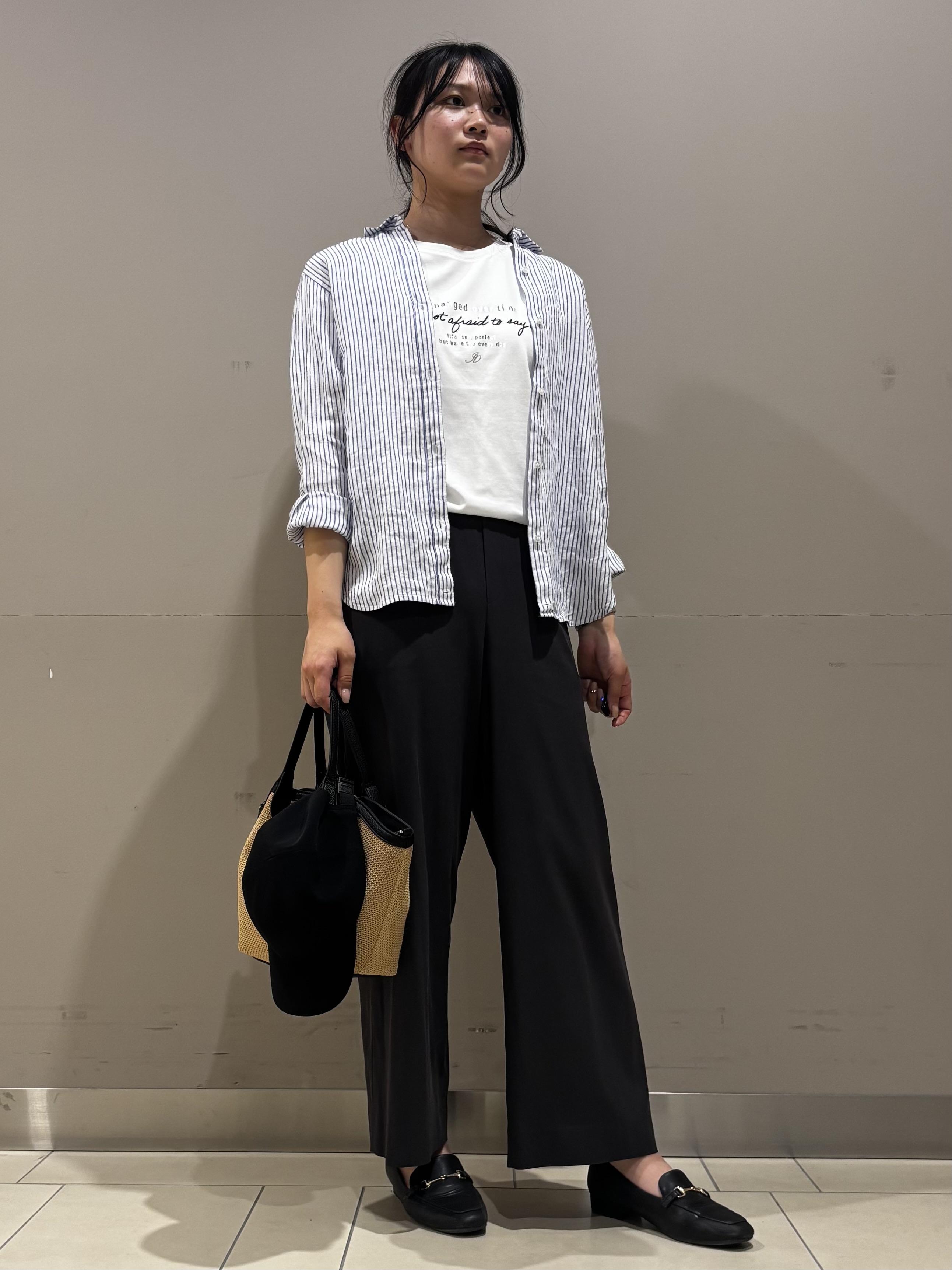 Misakiさんの「INDIVI｜【接触冷感／2WAY】カシュクールリネンシャツ」を使ったコーディネート